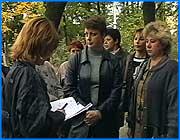></p><p class=c_tn></p><p class=c_tn>История с продолжением. Чуть больше месяца назад в эфире программы «Губерния» было рассказано  об акции протеста работников конфетного цеха предприятия «Заря-кондитер», подразделения ОАО «Красная заря». Сотрудники требовали погашения долгов по заработной плате. Для некоторых протестующих эта акция обернулась сокращением. А устроиться на новую работу им пока не удалось. </p><p class=c_tn>Семнадцатого августа первая смена выполнять работу отказалась. Восемь часов конфетчики без дела находились в цеху. Сменщики решили поддержать коллег. Требовали погашения двухмесячного долга по заработной плате, сумма которой редко превышает восемьсот рублей. Второй смене на свои рабочие места пройти так и не удалось. На проходной их отправили домой. Через несколько дней девять сотрудников были сокращены. Руководство связало этот шаг с уменьшением объема работ. Однако истинную причину сотрудники, попавшие под сокращение, видят в другом. </p><p class=c_tn> «Говорили, что не понравилось, мы обидели руководителя нашего. Не понравилось, что мы выступили, сказали всю правду перед камерой», - говорит бывшая сотрудница ООО «Заря кондитер» Галина Тихомирова, - Они же не могут в приказе написать, что вас увольняем из-за того, что вы эфир вот такой подготовили. Написали, что в связи с уменьшением объема работ».</p><p class=c_tn>Женщины, попавшие под сокращение, новую работу пока не нашли. Многим из них уже за сорок, а в этом возрасте, как известно, устроиться довольно сложно. А учиться новой профессии, говорят женщины, уже как-то поздновато.</p><p class=c_tn> «Ищем, пытаемся мы работу найти. Но как узнают, что, допустим, предпенсионный возраст - уже не берут, если маленькие дети - тоже не берут. Конечно, устроиться очень сложно, - рассказывает сокращенная Ольга Субботина, - Я вот так подрабатываю немного. Где чего придется, потому что без денег тоже сидеть невозможно. У меня двое детей, их тоже кормить надо чем-то».</p><p class=c_tn>Прокомментировать сложившуюся ситуацию руководство предприятия наотрез отказалось. Как, впрочем, и ответить на вопросы по телефону. </p><p class=c_tn>Конфетный цех  простаивает. Оставшиеся сотрудники периодически приходят сюда, но не на работу, а просто, чтобы узнать, когда закончится производственный отпуск. Те же, кого сократили, ждут выплаты долгов по зарплате. Пока им заплатили лишь за июнь. Многие, не надеясь на благосклонность руководства, уже обратились в суд. </p><p class=c_tn></p><p class=c_tn></p><p class=c_av>Олеся Чирко</p>
	
		<div class=
