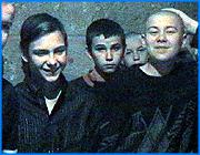 ></p><p class=c_tn>Каждое третье из полутора тысяч преступлений, совершенных подростками за 9 месяцев этого года, относится к категории тяжких и особо тяжких. А каждое второе - совершено группой из нескольких человек. Такие данные прозвучали в областном УВД на научно-практической конференции по проблемам профилактики правонарушений несовершеннолетних. </p><p class=c_tn>С начала года подростки убили более 20 человек. Ими совершено почти 250 ограблений и 10 изнасилований. Но официальные данные областного Управления Внутренних Дел говорят - уровень преступности среди детей не повысился, число особо тяжких преступлений сократилось. И все же, подростковая преступность в нашей области выше, чем в соседних. </p><p class=c_tn>Над тем, как бороться с преступностью среди несовершеннолетних, думают сотрудники правоохранительных органов вместе с представителями образования. Главное - чтобы дети не оставались на улице, без присмотра взрослых. Помогла операция всеобуч - часть трудных подростков возвращены в школы. Для них же созданы специальные вечерние учебные заведения. Мероприятий для предупреждения роста подростковой преступности, которые проводит УВД, явно недостаточно. Во-первых, не хватает средств. Во-вторых - методы устаревают. У педагогов ивановского Госуниверситета появились новые предложения для их обновления.  </p><p class=c_tn>«Есть идея - организовать согласованное взаимодействие через Интернет-сообщество. Оказывается, что у нас Управление Внутренних Дел пока не располагает такими возможностями, хотя у нас уже давно есть сельские школы, у которых есть и соответствующий выход в интернет и есть цифровое оборудование и так далее», - рассказала преподаватель кафедры педагогики ИвГУ Светлана Нилова. По словам преподавателей, этим уже пользуются в Вологде. Через интернет дети участвуют в проектах по профилактике наркомании. Кроме того, некоторые студенты работают инспекторами по делам несовершеннолетних. И только юридический факультет ИвГУ в этом не задействован. Поэтому УВД предложено подключится и сделать такую практику официальной. </p><p class=c_tn></p><p class=c_tn><b>Марина Четверткова</b></p>
	
		<div class=