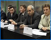 ></p><p class=c_tn>Новая страница в истории коммунистов будущего. Она официально зарегистрирована. По этому поводу представители ивановского регионального отделения и активисты ВКПБ провели сегодня пресс-конференцию. Коммунисты не скрывают, что регистрация партии - только повод, хотя событие само по себе тоже немаловажное. Реальная цель пресс-конференции - познакомить журналистов и общественность с новыми лицами. А новые лица партии - это предприниматели, причем молодые. Коммунисты будущего настойчиво придерживаются своего намерения превратить ВКПБ в партию молодежи. Сами молодые предприниматели не видят никакого противоречия в том, что они поддерживают партию, конечная цель которой - построение коммунизма, а значит, уничтожение частной собственности. Программа ВКПБ вполне соответствует устремлениям представителей малого и среднего бизнеса, считают они. Как говорит член ВКПБ Сергей Максимов, «суть программы заключается в том, чтобы экономическими методами заставить сюда ввозить не готовые товары народного потребления, а станки, оборудование и высокие технологии, которые здесь будут производить эти товары, обеспечат предприятия рабочими местами, налогооблагаемую базу и даст толчок экономическому развитию страны». </p><p class=c_tn>Естественно, что все это станет возможным, если коммунисты получат реальную власть в стране. К тому же власть - главная цель любой партии. Первый секретарь ивановского обкома ВКПБ сам предварил вопрос журналистов о том, какую роль собираются играть в местной политической жизни новые люди в партии. «Если партия прикажет - придется участвовать в выборах. Если партия сочтет возможным участие тех или иных новых членов в каких-то других моментах жизнедеятельности партии, значит, так тому и быть, на то она и политическая партия», - сказал Олег Мозенков.</p><p class=c_tn>Ивановские коммунисты будущего уже записали себе в актив ряд благотворительных акций и создание общественной приемной, где оказывают бесплатную юридическую помощь. Все это - с подачи и при помощи молодых бизнесменов. После того, как будет официально зарегистрировано региональное отделение ВКПБ, масштабы дел должны увеличиться - заявляют коммунисты.</p><p class=c_tn></p><p class=c_tn><b> Сергей Хохлов</b></p>
	
		<div class=