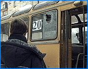 ></p><p class=c_tn></p><p class=c_tn>Логичное завершение кризисного положения в судьбе автотранспортного предприятия №1. 20 января в Арбитражном суде состоится уже второе заседание по заявлению о признании ПАТП банкротом. В будущем сложившаяся ситуация может привести к тому, что предприятие пойдет с молотка. Городские власти не отрицают, что и они могут выступить в качестве возможного покупателя собственности предприятия. </p><p class=c_tn>Кризисное положение на предприятии сохраняется уже несколько лет. Долги по зарплате сотрудникам и перед кредиторами - явление привычное. Денег, выделяемых из городского бюджета в качестве компенсации за льготный проезд, всегда оказывалось мало. В прошлом году ПАТП-1 было получено более 25 миллионов рублей. Но эти деньги были израсходованы еще до наступления четвертого квартала. Транспортники просили профинансировать их дополнительно. И в декабре прошлого года им было выделено еще около 9 миллионов. По словам директора ПАТП Сергея Резника, этой суммы хватило только на то, чтобы погасить задолженность по заработной плате и расплатиться с поставщиком горюче-смазочных материалов. Сегодня на городские маршруты выходит меньше половины положенных по плану автобусов. И те в не лучшем состоянии. Такое положение, говорит заместитель мэра Игорь Старкин, сложилось во многом из-за недостаточного федерального финансирования по компенсации предоставляемых предприятием льгот: «Только лишь по первому закону о ветеранах задолженность на 1 января 2005 года, то есть на начало этого года, составляет 70 млн. 394 тысячи рублей. Там эта задолженность сыграла, на мой взгляд, существенную, я бы даже сказал разрушительную роль для этого предприятия», - пояснил он.  </p><p class=c_tn>11 января состоялось первое заседание Арбитражного суда. Стоит отметить, что заявление о признании предприятия банкротом, поступило от самого ПАТП, а не от его многочисленных кредиторов. В четверг пройдет второе слушание, где будет определена кандидатура временного управляющего. Несмотря на это, сейчас никто не может сказать, как именно сложится дальнейшая судьба предприятия. Заместитель мэра Игорь Старкин не исключает возможности того, что в будущем предприятие может пойти с молотка. А в качестве покупателей среди прочих может выступить и городская администрация. Кроме того, по словам Старкина, интерес к предприятию проявляют и зарубежные инвесторы. Например, небезызвестные коллеги из Ганновера, чьи «Мерседесы» колесят сегодня по Иванову. </p><p class=c_tn></p><p class=c_av>Олеся Чирко</p>
	
		<div class=