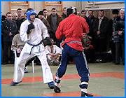 ></p><p class=c_tn>Первые соревнования по многоборью среди сотрудников ОМОНа, СОБРа и полицейских наркоконтроля прошли в Иванове. Команд могло быть 4: ожидалось участие сборной  управления исполнения наказаний, но те, видимо, оказались слишком заняты. Это первые подобные соревнования среди бойцов спецподразделений. Их хотят сделать традиционными и проводить 2 раза в год. «У нас еще планируются летние соревнования, там больше будет притяжка к местности. Соревнования по преодолению соответствующих усложненных условий полос препятствий: это водная преграда, преодолевание оврага и прочее», - старший инспектор управления кадров УВД области Андрей Подделкин.</p><p class=c_tn>Зимой притягивать к местности не стали. В программе многоборья: стрельба из пистолета, подтягивание в бронежилетах, челночный бег в них же, разборка и сборка автомата плюс рукопашный бой. </p><p class=c_tn>Начинали со стрельбы. За 15 секунд надо добежать до огневого рубежа, развернуться, достать оружие из кобуры и поразить 3 мишени. Еще один внеконкурсный вид - соревнования в терпении. Поскольку каждая команда должна была всем составом отчитаться в каждом виде, милиционерам приходилось ждать своей очереди. Временной норматив на разбор и сборку автомата - 38 секунд. Если времени на это уходит больше или нарушается последовательность сборки, участника ждет наказание: судьи снимают баллы и дают 3 штрафных секунды соответственно. СОБРовцам в этом виде многоборья пришлось труднее всех. Поскольку пользуются они более современным  оружием, то некоторые части старых АКМов были им незнакомы. Однако определенные сложности возникли и у их соперников: например многие омоновцы пришли на соревнования прямо  с суточных дежурств.</p><p class=c_tn>Пожалуй, самым зрелищным видом программы считается рукопашный бой. Поединки проходили по правилам российской федерации рукопашного боя, поэтому руки бойцов защищали боксерские перчатки. Лучшей здесь признана команда наркоконтроля. Только среди наркополицейских были профессиональные спортсмены. В итоге, эта команда стала победительницей и по результатам многоборья. Второе место за сборной ОМОНа, а почетное третье место досталось СОБРу.</p><p class=c_tn></p><p class=c_tn><b> Марина Четверткова</b></p>
	
		<div class=