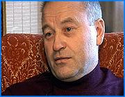 ></p><p class=c_tn>Такой путь выбирают сегодня ивановские инвалиды. Один из пенсионеров, поэт и композитор Николай Лемехов, избрав такой метод борьбы за свои права, не ошибся. Ему удалось выиграть суд и добиться перерасчета пенсии с 2002 года. </p><p class=c_tn>Николай Лемехов - инвалид 2 группы с неполным трудовым стажем. До истории с перерасчетом и судом его пенсия была около 900 рублей. С 1 января 2002 года в силу вступил 173 федеральный закон О трудовых пенсиях в Российской федерации. По нему был произведен перерасчет ежемесячных выплат автоматизированным путем. Пенсия Николая Лемехова осталась прежней. Как оказалось, чтобы перерасчет был произведен в сторону увеличения, нужно написать соответствующее заявление. А большую пенсию по законодательству можно будет получать только на следующий месяц после обращения в пенсионный фонд. По словам Николая Лемехова, он о новом законе ничего не знал. </p><p class=c_tn>После перерасчета сумма пенсии Николая увеличилась на 220 рублей, но только с момента обращения в феврале 2004 года. Николай Лемехов считает это несправедливым. По его мнению, пенсионный фонд должен был произвести перерасчет со дня вступления закона в силу. Чтобы этого добиться, Николай писал письма во все возможные инстанции, вплоть до Президента. Но безрезультатно. А в конце пошлого года обратился в суд. </p><p class=c_tn>Суд Николай Лемехов выиграл. Теперь ему должны сделать перерасчет пенсии с января 2002 года. Если управление пенсионного фонда будет обжаловать решение в областном суде, Николай не отступится. Кроме того, он уже подготовил иск на возмещение морального ущерба. По его словам, за последнее время ухудшилось здоровье. А самое главное - стихи и музыка, ведь Николай поэт и композитор, выходят все больше минорные. </p><p class=c_tn>Моральный ущерб Николай Лемехов оценивает в 45 тысяч рублей. В случае выигрыша половину из них поэт планирует потратить на издание нового сборника стихов, на остальные купить путевку в санаторий, чтобы поправить здоровье, пошатнувшееся в ходе судебных тяжб. </p><p class=c_tn></p><p class=c_tn><b>Олеся Чирко</b></p>
	
		<div class=