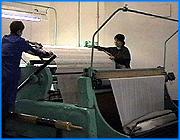 ></p><p class=c_tn>Губернатор вновь требует от текстильщиков вернуть налоговые недоимки. На этот раз предупреждения звучали на заседании областной администрации, где подводили итоги развития области за прошлый год. Владимир Тихонов настроен заставить руководителей и собственников текстильных предприятий погасить долги самыми жесткими методами. </p><p class=c_tn>Социально-экономическое положение Ивановской области, судя по докладам чиновников, практически по всем показателям идет в гору. Так доходы консолидированного бюджета – 10,5 миллиардов рублей, что на 17 % выше, чем в 2003 году. Но прибыль могла бы быть и выше, если бы промышленники активнее платили налоги. Самые злостные неплательщики - текстильные предприятия. В прошлом году их задолженность увеличилась на 70 %. Общая сумма долга перевалила за 2 миллиарда рублей. «Консолидированный бюджет недополучил 1 миллиард 128 миллионов рублей, основная часть недоимки получена от предприятий-банкротов. Аналогичная картина по задолженности предприятий по единому социальному налогу. Также 930  миллионов рублей. Предприятия банкроты дали 657 миллионов прирост задолженности», - сообщил начальник Главного управления экономического развития и торговли области Владимир Соков.</p><p class=c_tn>Губернатор Владимир Тихонов заявил, что предприятия текстильной промышленности тянут область вниз, годами не перечисляя единый социальный налог, в будущем оставляют своих работников без пенсий. «Мы сегодня оказываемся в ситуации, когда кто-то набивает себе карманы, когда кто-то финансирует политические партии, которые поддерживают такую политику, а простые люди, бюджет страдает. Наша с вами задача, несмотря на реакцию, которую это вызовет, делать все возможное, чтобы заставить их платить. Даже может быть ценой предприятия», - сказал он.</p><p class=c_tn>Финансовый дефицит наблюдается и в этом году. По итогам двух первых месяцев  бюджет недополучил более 200 миллионов рублей. При этом депутаты Законодательного собрания просят увеличить расходы, в основном в социальной сфере. Но главный финансист региона Александр Грузнов непреклонен - просьбы рассматриваться будут, но в лучшем случае по итогам первого квартала. </p><p class=c_tn></p><p class=c_tn><b>Олеся Чирко</b></p>
	
		<div class=