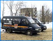 ></p><p class=c_tn>Очередной конфликт между ивановской администрацией и частными перевозчиками. Камнем преткновения на этот раз стал 43 маршрут, с владельцем которого власти намерены расторгнуть договор. Этот конфликт попытались разрешить на очередном заседании транспортной комиссии. </p><p class=c_tn>Администрация обвинила частного перевозчика, ООО Автоком, в нарушении договорных обязательств. Машины 43 маршрута, якобы, ходят без соответствующей документации, самовольно меняют схему движения. Поэтому на прошлом заседании транспортной комиссии было решено расторгнуть договор с Автокомом о пассажирских перевозках. Сейчас чиновники предлагают поменять формулировку решения: расторгнуть заменить на не перезаключать до оформления необходимых документов. </p><p class=c_tn>Представители Автокома требуют отмены решения транспортной комиссии. Они считают, что это незаконно. Так как существуют два договора между администрацией и перевозчиком и ни один не расторгнут, следовательно, оба продолжают действовать. «Это не было изменением маршрута, в том плане, в котором оно у нас трактуется, это было обслуживание маршрута, другого маршрута по договору с другим лицом. В случае, если решение отменено не будет или будет принято какое-либо иное решение, нарушающее права ООО Автоком, мы сразу заявляем о своем намерении это решение обжаловать в суд, считаем, что шанс у нас достаточно нормальный», - объявил юрист, представитель ООО Автоком Владимир Меркулов</p><p class=c_tn>Юристы городской администрации считают, что судебный процесс положительного результата предпринимателям не принесет. Нет ни одного нормативного акта ни в федеральном, ни в местном законодательстве, который определял бы порядок привлечения перевозчиков на территории Иванова. Основание для итогового решения транспортной комиссии остаётся в силе - несанкционированный выпуск транспорта для осуществления перевозок на других маршрутах без согласования с администрацией Иванова. </p><p class=c_tn></p><p class=c_tn><b>Марина Четверткова</b></p>
	
		<div class=