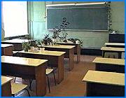 ></p><p class=c_tn>Всех избранных глав и депутатов необходимо научить искусству управления. Естественно, за казенный счет. В текущем и следующем годах на эти цели планируется израсходовать более 4 миллионов рублей. О проблемах чиновничьего образования сегодня говорили на заседании ивановской областной администрации. </p><p class=c_tn>Ивановская чиновничья братия образованней, чем в соседних регионах. Процент служащих с высшим образованием круче, чем средний по ЦФО. Свою лепту в этот показатель вносит губернатор - у него целых три разнопрофильных диплома. И работают наши чиновники не хуже других, по крайней мере, если судить по итогам федерального конкурса Лучший муниципальный служащий. Но в связи с последними выборами ситуация меняется. Во многих поселениях к власти пришли те, кто рулить не умеет. «Чтобы выполнить федеральный и областной закон О госслужбе уже в следующем году необходимо увеличить численность госслужащих, прошедших повышение квалификации до 300 человек в год. Только на это потратится из бюджета области около 1 200 000 рублей», - сообщил начальник управления госслужбы Вячеслав Миронов.</p><p class=c_tn>Всего нужно обучить или переобучить более 5 тысяч человек. В большинстве своем - это молодое пополнение в депутатско-чиновничьих рядах. А необходимая для этого сумма превышает 4 миллиона рублей. Естественно, деньги для этого найдутся. Но по поводу того, как ведется обучение и переподготовка сейчас, есть вопросы. В основном, у вице-губернатора. Юрий Токаев считает, что фактическая монополия филиала академии госслужбы в этой области не совсем законна, поскольку бюджетные деньги на чиновничьи курсы и программы тратятся без конкурса. И другое серьезное пожелание: прекратить практику получения высшего образования за казенный счет. По двум основаниям. Первое, как сказал Вячеслав Миронов, «выпускники СЗАГС, особенно которые не из аппарата администрации и органов исполнительной власти, зачастую уходят в другие сферы деятельности, получая высшее образование». Второе основание: то, что действующих чиновников отправляют за чиновным дипломом, на деле означает их профессиональную беспомощность.</p><p class=c_tn>Поэтому, резюмировал Юрий Токаев, людям без опыта работы рулевым нужно искать вакансии на других, менее ответственных должностях. Собственно, практика получения второго высшего образования за счет бюджета прекращена с этого года. Осталось только закрепить в нормативных актах, чтобы соблазна не возникало ни у кого. И еще одно решение этого заседания: обратиться в министерство регионального развития за финансовой помощью в обучении вновь избранной армии рулевых. </p><p class=c_av>Сергей Хохлов</p>
	
		<div class=