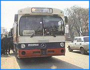 ></p><p class=c_tn>С сентября ЗАО Экспресс-сервис, возможно, не будет перевозить пассажиров по льготным проездным. Такое заявление сделал генеральный директор предприятия Виталий Андреев на очередном заседании транспортной комиссии. Кроме того,  неизвестно - будут ли вообще работать на городских маршрутах автобусы Экспресс-сервиса и ПАТП -1.</p><p class=c_tn>Очередное заседание транспортной комиссии с самого начала приобрело характер бурного спора. Вопросы все больше обсуждали на повышенных тонах. Вице-мэру Сергею Бразеру приходилось то и дело одергивать собравшихся. Одной из главных тем обсуждения стало перезаключение договоров на перевозку пассажиров. Первого сентября истекает срок соответствующих соглашений с ПАТП  и ЗАО Экспресс-сервис. Чиновники работой этих предприятий явно не довольны. Свое раздражение начальник городского управления автотранспорта Анатолий Волков объясняет цифрами – ПАТП выпускает на маршруты 13 автобусов вместо положенных 72, «Экспресс-Сервис» всего 69, хотя договаривались на сто единиц.</p><p class=c_tn>В ПАТП рассчитывают поправить ситуацию, сняв транспорт с пригородных маршрутов. Есть определенные надежды, что предприятие удастся вывести из кризиса. Руководство Экспресс-сервиса также обещает увеличить количество автобусов. Говорят о возможных поставках машин из-за рубежа. Контакты, мол, уже налажены. Члены комиссии оговаривают, на каких условиях город готов сотрудничать с перевозчиками. Сергей Бразер пугает, что если с первого октября не будут выполняться договорные обязательства, администрация будет ставить вопрос об объявлении конкурса на замещение этих маршрутов.</p><p class=c_tn>Возможны изменения и в перевозках льготников. Как заявил генеральный директор Экспресс-сервиса, с сентября предприятие может отказаться перевозить пассажиров по социальным проездным и талонам. Причина - льготный проезд оно предоставляет, а компенсации за него нет. На сегодняшний день, по словам Виталия Андреева, сумма убытков составляет более миллиона рублей. </p><p class=c_tn>Вопрос решили в ящик не откладывать и обсудить, не дожидаясь очередного заседания. Возможно, он будет вынесен на рассмотрение депутатов Городской думы. </p><p class=c_av>Олеся Чирко</p>
	
		<div class=