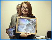 ></p><p class=c_tn>Накануне нового телевизионного сезона, который начинается в сентябре, рекламная служба телекомпании Барс провела  специальную акцию. Постоянные партнеры компании получили необычные подарки. Кроме этого, клиентам рассказали о новых правилах размещения рекламных материалов в предстоящем сезоне.</p><p class=c_tn>В век, когда домашний телевизор превратился в наше ВСЕ, главными требованиями к производителям программ и вещателям стали  максимальное качество  - как программ, так и условий размещения рекламных материалов. Предприятия, грамотно выстраивающие PR кампании, становятся звездами. Коммерческая служба телекомпании «БАРС» зажгла не одну звезду. И по мере сил старается поддерживать их стояние. В первую очередь, за счет качества программ собственного производства. Ведь высокий рейтинг передач, это одна из составляющих успеха. Коммерческий директор ТРК БАРС Михаил Устинов рассказал, что накануне нового телевизионного сезона, постоянные партнеры компании были награждены специальными сертификатами и скидками на дальнейшее размещение материалов в эфире. За время сотрудничества, многие из компаний стали для канала не только надежными партнерами, а настоящими друзьями. Добрые отношения специально подчеркнула менеджер компании «Вымпелком» Наталья Петрова, она считает, что за три года сотрудничества ТРК «БАРС» помогла компании стать лидерами рынка в своей отрасли. Алексей Вдовин, генеральный директор ивановского филиала ОАО « МТС» особо подчеркнул качество программ телеканала и максимальный эффект от размещаемой рекламы.</p><p class=c_tn>Это не все сюрпризы, которые приготовила рекламная служба нашей компании. Здесь уверены, что в новом сезоне готовы предложить формулу успеха для партнеров -  нынешних и будущих. </p><p class=c_av>Андрей Кузьмичев</p>
	
		<div class=