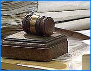 ></p><p class=c_tn>В европейский суд по правам человека намерена обращаться мать ребенка-инвалида из Иванова. Она не смогла найти поддержки в Иванове, и теперь отправит документы в Москву и Страсбург. </p><p class=c_tn>Нелли Мерзлова в одиночку воспитывает двоих детей. Один из них - инвалид. Многие дети с диагнозом ДЦП никогда не встанут на ноги и не могут вести полноценную жизнь. Но в десятилетнего Сашу мать вложила так много сил, стольких врачей обошла, что он встает на ноги, правда, ненадолго. Он учится на дому и даже собирается получить высшее образование. Чтобы учиться и лечиться дальше, нужна коляска. Но в габариты маленькой квартиры она не входит. На ней не проехать ни по узкому коридору, ни по комнате - слишком узко. Для тренажеров места нет тоже. Нелли Мерзлова подала руководству своей организации – «Ивавтодора» - заявление о предоставлении большей квартиры. По закону она имеет на это первоочередное право. Вскоре квартира была предоставлена - другому человеку, из руководства предприятия. «Мне в «Автодоре» сказали, что я своим ребенком прикрываюсь, машу им, как красным флагом. А одна дама даже сказала, что я специально родила больного ребенка, чтобы улучшить свое жилье», - говорит Нелли Владимировна. Она обратилась в районный суд. И, при содействии юриста от уполномоченного по правам ребенка, выиграла процесс. «Хотя сегодня многие могут сказать, что предприятия и организации не строят жилья, - если мы говорим об акционерных обществах открытых или закрытых. Но если в данном случае в акционерном обществе существовала очередь, стоял человек в очереди позади, за Нелли Владимировной Мерзловой, то здесь нарушены права. В данном случае, - она считает, - права ее ребенка, ребенка больного, инвалида», - подчеркнула депутат Законодательного собрания, уполномоченный по правам ребенка Наталья Ковалева.</p><p class=c_tn>На Нелли Мерзлову посыпались выговоры. А руководство «Автодора» обжаловало решение районного суда. Областной суд решение в пользу истицы отменил, президиум областного суда также встал на сторону «Автодора». За время процесса в «Автодоре» получил квартиру еще один человек. Будь решение иным, Саша все эти месяцы уже занимался бы на тренажерах и добирался до врачей без посторонней помощи. Пока его приходится буквально носить на руках. </p><p class=c_tn>Нелли Мерзлова намерена подтвердить свою правоту в Верховном суде. Если и это не поможет, пошлет документы в европейский суд. Кажется, и сам Саша решил, что делом его жизни станут закон и справедливость – он хочет стать судьей. </p><p class=c_av>Василий Когаловский</p>
	
		<div class=
