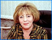 ></p><p class=c_tn>С незаконными требованиями и угрозами столкнулись во время предвыборной кампании многие директора школ и детских садов Иванова. Давление и угрозы жизни и здоровью испытала в последние недели и начальник городского управления образования Тамара Бугеро. </p><p class=c_tn>В городском управлении образования эту предвыборную кампанию называют небывалой. С давлением, - говорят здесь, - столкнулись почти все школы и детские сады. Кандидаты и их штабы требуют, чтобы директора провели предвыборные собрания в их поддержку. Потому что сами собрать жителей не могут. Если же собраний не будет, - ждите неприятностей с финансами, с детским питанием, с ревизиями, - обещают доверенные лица и сами кандидаты. В том числе, депутаты нынешние. Если директора отказываются, идет нажим на управление образования. К Тамаре Бугеро явился кандидат с требованием срочно перебросить часть денег с других школ на школу в его округе. Другой кандидат требовал свернуть проверку в школе. Третий выдвинул сразу несколько незаконных требований. Тамара Бугеро отказалась их выполнять. «Стали угрожать, что станет плохо моему сыну, который тоже в школе работает. И найдут возможность, видимо, сфабриковать какой-то материал против сына», - рассказала она.</p><p class=c_tn>На директора 14 школы члены одного из штабов оказывали давление и на прошлых выборах. Не добившись своего, избили ее сына. В эту кампанию навязывали встречу. И вновь получили отказ. Ольга Круглова говорит, что «через 3 дня  получила в свой адрес угрозы. И угрозы не просто «ласковые», а действительно поступила угроза моей жизни».</p><p class=c_tn>Учителя боятся, что чем бы выборы ни кончились, их не оставят в покое. Проигравшие станут мстить, победители и впредь требовать своего, теперь - опираясь на депутатские мандаты. Уже сегодня на предвыборных собраниях они вмешиваются в кадровую политику. Директор детского сада № 192 Галина Комкова рассказала: «Например, директора пятой школы могут снять за то, что она собирается не за того кандидата голосовать. Виктора Михайловича Самсоняна  - тоже, т.к. он по нации не такой, а другой. Хотя Виктор Михайлович - умница во всех отношениях».</p><p class=c_tn>Педагоги задаются простым вопросом: как же работать дальше, после всего, что выплеснула нынешняя кампания. </p><p class=c_av>Василий Когаловский</p>
	
		<div class=