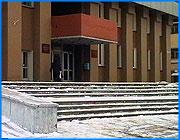 ></p><p class=c_tn>Состоявшееся во вторник заседание штаба по теплоснабжению прошло в ностальгическом ключе. Начальник штаба вице-мэр Сергей Бразер поблагодарил соратников за хорошую работу. Говорили и о текущих вопросах по отоплению города, но проблем оказалось настолько мало, что заседание не заняло и 10 минут. </p><p class=c_tn>Сергей Бразер начал заседание с вопроса: «Будем проводить штаб или попрощаемся?». Коллеги поддержали первый вариант, ведь жизнь города после выборов не закончилась. Доложили, что проблем с отоплением в Иванове нет. Если не считать отключений для проведения плановых работ. Других жалоб по поводу отсутствия тепла от ивановцев не поступало. Несмотря на грядущие после выборов перемены, Бразер призвал коллег не расслабляться. Задуматься о следующем отопительном сезоне. И уже в ближайшее время разработать, согласовать и утвердить планы капитального ремонта теплосетей. «Если даже новое руководство или команда придет. Пока она въедет. Вот давайте посмотрим, утвердим. И люди будут планово проектировать, свои дела делать», - предложил Сергей Бразер.</p><p class=c_tn>Возможно, это не последнее заседание под водительством  Бразера. Все зависит от того, когда пройдет инаугурация нового мэра - именно тогда закончится срок контракта городских чиновников. Но на всякий случай Бразер поблагодарил своих коллег за хорошую работу, и фактически попрощался. На этом заседание, которое заняло всего 9 минут, закончилось. Журналистам, окружившим вице-мэра, так и не удалось узнать, останется ли Бразер в администрации, если новый мэр сделает ему такое предложение. «Мы уведомления получили о предстоящем расторжении трудового контракта. А дальше будет новая команда. Кого пригласит, кого не пригласит - это уже будет их решение», - сказал вице-мэр.</p><p class=c_tn>Тем временем в подвешенном состоянии находятся не только заместители мэра. Кадровые перемены коснутся также начальников городских управлений и комитетов. По словам Бразера, уведомления с предупреждением об истечении срока контракта получили или получат в ближайшее время около 30 чиновников. </p><p class=c_av>Олеся Чирко</p>
	
		<div class=