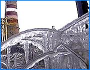 ></p><p class=c_tn>Должностным лицам, по вине которых ивановцы недополучают тепло, грозит наказание, вплоть до увольнения. О готовности к таким мерам заявил на очередном заседании городского штаба по теплу заместитель ивановского мэра Извиль Салихов. Его возмутил тот факт, что истинные данные о повреждениях на теплосетях, в частности внутридомовых, в разы больше тех, что оглашаются на заседаниях. </p><p class=c_tn>Заместитель мэра Извиль Салихов сразу отмел ставшие традиционными отчеты членов штаба о том, что отопительный сезон в Иванове проходит на «ура». Удивительно, но в сводках центральной диспетчерской службы областного центра о претензиях жителей ни слова. Но выясняется, что на самом деле аварий множество. По словам Салихова, за последнее время напрямую чиновникам администрации города и в дежурную службу губернатора поступило несколько сотен звонков с жалобами на плохое отопление. Основная причина снижения температуры - аварии на внутридомовых сетях, которые находятся на балансе МУПов и ЖРЭУ города. «И прорывы, которые неделями не устраняются, и разрывы ежедневные, и отключения ежедневные. Поэтому они есть. И серьезной полной информации здесь в администрации нет. Я зашел сегодня по беде своей, потому что сын лежит в госпитале… там ходить даже в шубе холодно. А мы говорим, что все нормально», - возмущался Извиль Салихов.</p><p class=c_tn>Представителям МПЖХ, изначально утверждавшим, что жалоб практически нет, под натиском председателя штаба пришлось уступить. Факты - вещь упрямая. По словам заместителя технического директора Ивановской генерирующей компании Николая Артемьева, из-за плохого состояния внутридомовых сетей тепло уходит явно не по адресу: «Температура при 105 градусах в выстывающих домах никак обратной не должна быть выше 54 градусов, тем не менее, на станции поступает температура 60 градусов, то есть по обратному трубопроводу мы имеем перегрев - неиспользованное тепло, проще говоря».</p><p class=c_tn>Салихов предупредил, что на следующем заседании штаба, как, впрочем, и на всех последующих, должны присутствовать не только завсегдатаи. Теперь участие обязательно для чиновников городских управлений образования и здравоохранения, а также руководителей МУПов. Кроме того, пригрозил председатель штаба, на столе у него должны быть истинные данные по авариям на теплосетях. </p><p class=c_av>Олеся Чирко</p>
	
		<div class=