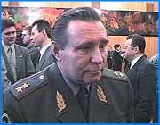 ></p><p class=c_tn>С официальным визитом в ивановскую область сегодня приехал депутат Государственной Думы,  генерал майор милиции, доктор юридических наук  Александр Гуров. У визита несколько целей - поздравить нового ивановского  мэра и предвыборная агитация за одного из кандидатов на должность губернатора области. Визит в Иваново господин Гуров начал с выполнения приятной миссии.  На нынешней церемонии инаугурации поздравил нового мэра города Иванова с законной победой. Причем приехал не пустыми руками. Презентовал Александру Грошеву два своих последних детективных романа.  Ибо уже давно и достаточно плодотворно пишет. Не скрывает Господин Гуров и другой цели своего визита. Поддержать одного из кандидатов на должность губернатора  ивановской области: «Наши интересы здесь есть. Небезразлично кто станет главой области». По - мнению Александра Гурова, порядок в области сегодня может навести только человек с сильной волей. Одной из первоочередных задач главы области видит   - сотрудничество с правоохранительными органами. Кстати, работу коих в Иванове оценивает достаточно высоко.</p><p class=c_tn></p>
	
		<div class=