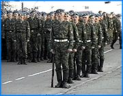 ></p><p class=c_tn>5 жителей Ивановской области с начала весеннего призыва приговорены к различным мерам наказания за уклонение от исполнения воинской обязанности. Часть из них получили условные сроки, другие - реальные. В областном военкомате подчеркивают, что попытки уклониться от воинской службы лишь усугубляют положение призывника. «Все это уклонение, осуждение и так далее - это не дает никакого преимущества гражданам, которые, как говорится, уклонялись и получили за это сроки. По окончании этого срока они все равно пойдут служить. Только если раньше он мог попасть в какие-то престижные войска, то теперь пойдет служить туда, где не очень престижно», - подчеркнул заместитель областного военкома Владимир Маркович.</p><p class=c_tn>Тем временем альтернативная служба в губернии не пользуется большой популярностью среди граждан призывного возраста. Только 8 человек за весь период действия закона об альтернативной гражданской службе изъявили желание служить не так, как все. Из них трое уклонились от службы. При этом те, кто решили честно пройти службу до конца, не жалеют об этом. </p><p class=c_tn>Нам повезло - говорят Женя и Денис. Они проходят альтернативную службу в Госпитале ветеранов войн. Евгений Спирин - санитар, Денис Морозов - столяр, плотник и, так сказать, специалист по общим вопросам. Служат уже год. Осталось еще два с половиной. Но это их не пугает. Для Евгения и Дениса больничный коридор лучше, чем казарма. Они действительно по своим убеждениям не могут брать в руки оружие - они свидетели Иеговы. «В Библии есть просто определенные требования, в которых говорится, что не нужно учиться воевать, тем более брать в руки оружие. Вот на основании этого мы и пошли в альтернативную службу», - говорит Денис.</p><p class=c_tn>Требования Свидетелей в этом отношении на самом деле еще строже. Нельзя даже работать в учреждении, если его финансирует Министерство обороны. Но главное преимущество альтернативной раскрывается в разговоре с Евгением - это свобода, отсутствие круглосуточного контроля: «Ты сам себе хозяин. Отработал - есть свободное время, занимайся, чем ты хочешь. Может, у тебя есть какое-то увлечение, какое-то хобби. Нежели в армии ты подвластен кому-то».</p><p class=c_tn>По той же причине ребят не смущает и маленькая зарплата - по вечерам остается время подзаработать и даже какую-то часть времени посвятить своей религии - выступить в роли квартирного проповедника. Начальство и коллеги альтернативщикам не нарадуются - мужская сила сейчас в здравоохранении дефицит. Тем более молодая, непьющая и некурящая. В госпитале говорят, что ребята выполняют всю тяжелую работу, т.е. возят каталки, транспортируют больных домой, дома оказывают помощь. Моют коридоры, окна.</p><p class=c_tn>Однако для того, чтобы решиться поменять казарму на больничный коридор, необходимо на самом деле быть пацифистом. В областном военкомате говорят, что пока закон разрабатывался, желающих было гораздо больше, чем сейчас, когда требования к прохождению альтернативной службы стали такими же жесткими, как к воинской.  </p><p class=c_tn>Поэтому военные и не опасаются, что волну призывников смоет желание послужить альтернативным образом. </p><p class=c_av>Сергей Хохлов</p>
	
		<div class=
