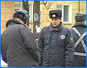 ></p><p class=c_tn>Поворот с Кохомского шоссе на  онкологический диспансер всегда считался одним из самых опасных. Так, вчера на этом самом месте водитель Жигулей девяносто девятой модели сбил  пешехода. Последний - мужчина тридцати пяти лет скончался на месте аварии.</p><p class=c_tn>Сводка дорожно-транспортных происшествий. За первые четыре дня текущей недели в области произошло 13 ДТП. Всего пострадало 16 человек. В областном центре двое пешеходов погибли под колесами автомобилей. В Палехском районе водитель легковой машины скончался в результате столкновения с грузовиком. Как сообщает ГИБДД, все происшествия - последствия плохих погодных условий, осложняющих движение на дорогах. Именно погода послужила причиной двух страшных трагедии. В Лежневском районе все пятеро пассажиров автомобиля Жигули погибли в результате столкновения с Газелью, среди них - двое детей. Еще одно столкновение - на этот раз в Кохме - унесло жизнь молодых супругов, пассажиров девятой модели Жигулей. ГИБДД обращается ко всем автолюбителям с призывом быть предельно внимательными и осторожными.</p><p class=c_tn></p>
	
		<div class=