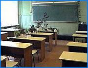 ></p><p class=c_tn>Так оценивают ивановские власти состояние дел в сфере образования. Сегодня глава города Александр Фомин вместе с начальником управления образования Еленой Юферовой провели журналистов по 19-й ивановской школе и рассказали о ходе ремонта и не только. </p><p class=c_tn>Городские руководители не устают подчеркивать: школа самая средняя и даже более чем рядовая. Находится на окраине города. В ней, кроме городских детей, учатся еще воспитанники второго детдома. Плюс 11 коррекционных классов. Как правило, достатком родители таких учеников похвастаться не могут. А дело здесь именно в достатке. По крайней мере, так было раньше. Чем богаче родители, тем краше школа. Ситуация меняется, - говорит глава города. Бюджетные средства на ремонт и содержание школы стали превышать родительский вклад. В 19-й школе казенных денег хватило на сантехнику, противопожарную сигнализацию, косметический ремонт спортзала и половину крыши. «Итого, если я это все сложу, где-то порядка 700 000 бюджетных средств и на родительские средства пока мы потратили 20 000», - говорит директор школы Галина Губа.</p><p class=c_tn>Правда, в эти 20 тысяч не входит ремонт классов, работа родителей, учеников и сотрудников школы. Вообще до идеала, говорит глава, 300 миллионов. И вообще городской бюджет должен быть на 1,5 миллиарда больше. Тем не менее, подвижки серьезные. В прошлом году на ремонт и противопожарную подготовку было потрачено 38 миллионов рублей. За 6 месяцев текущего года эта статья уже на 10 миллионов больше. Это не единственный сдвиг. «Эта динамика заметна практически по всем позициям, по которым мы сейчас работаем. По мат-техническому обеспечению учреждений, по тем финансовым вложениям, которые в систему образования делаются. По инновационным процессам, которые в наших школах происходят, по вопросам материальной стимуляции работников сферы образования, по совершенствованию нормативной базы. В данном случае, я вам сказала, что динамика существует по всем позициям», - подчеркнула Елена Юферова.</p><p class=c_tn>Сложившаяся ситуация позволяет властям уверенно говорить о том, что к новому учебному году все образовательные учреждения пройдут лицензирование и аккредитацию, и претензий у надзорных органов возникнуть не должно. </p><p class=c_av>Сергей Хохлов</p>
	
		<div class=