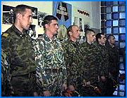 ></p><p class=c_tn>Специалисты центра «Россия – Нато» провели полугодовые курсы переподготовки бывших ивановских военнослужащих. 25 офицеров в отставке получили квалификацию «менеджер». Такие курсы - часть программы по адаптации бывших военнослужащих, которую НАТО реализует в России. </p><p class=c_tn>Галина Рудковская в прошлом - военный связист. Служила на Чукотке. Сейчас, по собственным словам, «в поисках себя и работы». Для нее натовские курсы и консультативные занятия, которые московский центр проводит по всей России, находка. Бывшему военному без этих курсов было бы сложнее адаптироваться  к гражданской жизни, признается Галина. «Это программа много, кстати, дала, потому что она дала знания гражданской жизни, человек военный оторван от гражданской жизни, я думаю, что эти знания пригодятся», - говорит она..</p><p class=c_tn>Натовской программе помощи бывшим военнослужащим российской армии 4 года, - рассказал на вручении дипломов сотрудник центра Валерий Сушков. По мнению специалистов центра, НАТО, вкладывая средства, пытается изменить стереотип, что НАТО - враг России. Стоимость проекта  - 2 миллиона евро. Деньги немалые, но, по словам Валерия, и их не хватает. На курсы переподготовки попадают далеко не все. Мы делаем ставку, - говорит Сушков, - на регионы, где офицеры в отставке проживают компактно. Учим менеджменту, муниципальному управлению и даже туризму. Иногда сотрудники центра помогают с трудоустройством. «У нас есть каналы обратной связи, которые позволяют оценить результативность нашей работы. Во многом это зависит от человека. Каждый человек стремится сам реализовать себя. Но если у него трудности, оказываем помощь в этом процессе», - говорит он.</p><p class=c_tn>Натовские курсы проводятся в Иванове впервые. Первый блин, по мнению слушателей, не вышел комом. </p><p class=c_av>Мария Покровская</p>
	
		<div class=