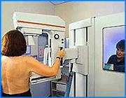 ></p><p class=c_tn>В Иванове сегодня впервые проведена операция по реконструкции молочной железы у женщины. Этот опыт стал возможен в рамках выездной сессии Северо-восточного партнерства реконструктивных и пластических хирургов, куда входят специалисты Ярославля, Костромы, Иванова. Врачи обсудили также перспективы развития в регионах восстановительной хирургии при лечении рака молочной железы - одного из самых распространенных онкозаболеваний современности. </p><p class=c_tn>Рак молочной железы вышел на первое место среди онкозаболеваний. Эта проблема крайне остра и в Ивановской области. Сейчас на учете стоят около 4 тысяч женщин, которым требуется хирургическая операция. В ходе выездного заседания участники партнерства говорили о том, как преодолеть последствия радикального вмешательства. Ведь лечение для больных женщин зачастую означает ампутацию груди. Утрата символа женственности влечет новую травму - уже психическую. «Причем это не просто плохое настроение. Это имеет негативные последствия в виде распада семьи, пристрастия к пагубным привычкам, алкоголизм, прерывание карьеры. Реконструктивные операции позволяют значительно улучшить психологический статус женщины», - говорит профессор, хирург окнодиспансера Казани Артур Исмагилов.</p><p class=c_tn>Реконструктивные операции - это так называемое одномоментное восстановление женской груди. Ампутируя пораженный орган, пластические хирурги сразу реконструируют его, чтобы женщина не страдала от ущербности. До сих пор такие технологии в Иванове не применялись. Теперь это стало возможным благодаря участию специалистов казанского онкоцентра. Тамошние хирурги провели 300 таких операций и готовы делиться опытом. «Не только их хорошо делают, но нашли правильные организационные формы, что большую часть расходов на себя берут и страховые компании, то есть пациентам не нужно платить за выполнение этих операций. Вот это для нас очень важно - увидеть и как эта операция выполняется, и как организовать эту практику на благо нашего пациента», - подчеркнул профессор, зав. кафедры пластической хирургии Ярославской ГМА Кирилл Пшениснов.</p><p class=c_tn>И сегодня же возможности реконструктивной пластики были продемонстрированы на базе отделения торакальной хирургии областной больницы. У пациентки синдром Поланда, иными словами, молочная железа отсутствует с рождения. Бок о бок с коллегами из Казани оперировали ивановские хирурги, которые прошли соответствующую стажировку. «Эта операция уникальна в том, что она выполняется эндоскопически, то есть это так называемые высокие технологии. Через малый разрез, используя видеоскопическую технику, возможно осуществление реконструкции молочной железы. То есть это, в общем-то, операция будущего, будем так говорить», - пояснил зав. отделением торакальной хирургии ОКБ Евгений Кутырев.</p><p class=c_tn>Операция длилась около трех часов и завершилась успешно. Пациентке реконструировали грудь, заменив отсутствующую железу и грудную мышцу силиконовым имплантантом. Врачи удивляются, что долгое время к пластической хирургии груди в онкомедицине относились едва ли не отрицательно. Теперь есть возможность взглянуть на вещи иначе. </p><p class=c_av>Дмитрий Попов</p>
	
		<div class=