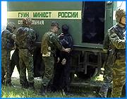 ></p><p class=c_tn>Беглые заключенные и их преследователи - сразу в двух ролях выступили сотрудники управления наказания. На днях в Кинешме завершены областные учения УИН, сюжет которых - розыск и задержание преступников, совершивших групповой побег из колонии строгого режима.</p><p class=c_tn>На учениях все, как в настоящем голливудском боевике. В главных ролях преступников и преследователей - сотрудники управления исполнения наказаний ивановской области. Всего 300 человек. Место совершения мнимого преступления - лесная зона близ Кинешмы, полкилометра от голого болота, где якобы скрылись двое осужденных. По сценарию учений они бежали из колонии строго режима. Объявлена операция «Кольцо», преступников заманивают вглубь леса, в засаду. Команда собрана и экипирована по всем инструкциям УИНа. Силы неравны. 2 преступника с подручными средствами обороны и почти сотня крепких уиновцев с автоматами наперевес. Кульминация спектакля - переговоры с беглыми заключенными. Как в голливудском триллере - хэппи-энд. Все живы. Беглецы задержаны. Следующие учения только через полгода. Тема и сценарий пока неизвестны. В любом случае, зрелище гарантировано. </p><p class=c_av>Мария Покровская</p>
	
		<div class=