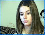 ></p><p class=c_tn>Молодые помощники губернатора приступят к выполнению своих обязанностей в конце августа. Об этом новым и перспективным кадрам исполнительной власти сообщил в понедельник заместитель председателя правительства Константин Бочаров. Напомню, в июне среди выпускников ивановских ВУЗов был объявлен конкурс на соискание должностей помощников Михаила Меня. Из 50 человек были выбраны 5.</p><p class=c_tn>Наталья Строева - единственная девушка среди победителей конкурса. В этом году закончила госуниверситет сразу по 2 специальностям: юриспруденция и переводчик. Сейчас работает помощником одного из депутатов областной Думы. Дочь военных, Наталья привыкла настойчиво идти к поставленной цели. Участие в конкурсе, как хороший шанс войти во властные структуры, говорит Наталья, упустить просто не могла. Считает, что профессия чиновника - для нее. Портрет властьпридержащего видится ей исключительно в идеальных тонах. Наталья Строева говорит: «Конечно же, профессионал в своем деле. То есть в зависимости от того, на какой должности он находится. Естественно, профессионал. Человек ответственный, дисциплинированный. Человек, который выступает перед лицом тех же СМИ».</p><p class=c_tn>В свободное от вопросов политики время, Наталья коллекционирует подаренные ей игрушки, играет на фортепиано. Романтику, в душе даже будущего чиновника, погасить трудно. Любимое произведение Натальи – «К Элизе» Бетховена. Кухня - любимое Наташино место в доме. Здесь тихо и уютно. Можно приготовить что-нибудь аппетитное и заварить по всем правилам чай. А заодно пофилософствовать. Наталья считает, что женщина - кто бы она ни была по социальному статусу, прежде всего, должна оставаться хозяйкой, но с поправкой на свободное время. Помощник губернатора Наталья Строева рассказывает: «Готовить люблю, но готовлю очень редко, потому что дома бываю редко. У нас мама очень хорошо готовит, очень вкусно печет. Я, конечно, такие торты ни разу не пекла, как у меня мама делает, но думаю, что все еще впереди».</p><p class=c_tn>От планов на будущее к делам насущным. Через полчаса Наталье необходимо быть в Правительстве. Там ее официально должны пригласить на работу. Волнение небольшое есть. Но Наталья верит, что будет работать эффективно, оставаясь, как и всегда, полной противоположностью своих коллекционных любимцев. Совещание с действующими чиновниками позади.</p><p class=c_tn>Главная новость - в конце августа Наталья, как и остальные победители конкурса, станет действующим помощником. Но пока в заветных коридорах под неутомимым оком экс-губернаторов будущий чиновник чувствует себя как-то неуютно. «Неопределенное какое-то ощущение, поскольку еще не понятно. Как-то вроде бы скоро здесь работать, а вроде бы еще не работаю здесь. То есть ощущения еще смешанные, довольно-таки. Даже не могу выразить их», - отмечает Наталья.</p><p class=c_av>Олеся Чирко.</p>
	
		<div class=
