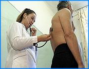 ></p><p class=c_tn>Селян в Ивановской области будут лечить в офисах. Строительство 6 офисов врачей общей практики предполагает целевая программа, которую обсуждали сегодня на очередном заседании правительства области. Замысел встретил всеобщее одобрение медиков, присутствовавших на встрече.</p><p class=c_tn>Властям традиционно приходится разгребать последствия реформ. На этот раз объявлена война разрухе в сельской медицине. Закрытие фельдшерских пунктов, массовый отток специалистов в более хлебные регионы и, как следствие, рост заболеваемости и смертности на селе. Вот неполный перечень проблем, которые призвана решить система общей врачебной практики. Учитывая плохую телефонную связь, а в некоторых случаях и отсутствие ее, жителям тех участков, где фельдшер не живет постоянно, сложно получить своевременную медицинскую помощь в вечернее и ночное время, в выходные и праздничные дня, все амбулаторные обращения в это время падают на скорую мед. помощь. А что делать, если не работает телефон?</p><p class=c_tn>Пока предусмотрено освоение 5 миллионов рублей. На них предполагается построить и оснастить 6 офисов. 120 квадратных метров включат в себя кабинеты врача и фельдшера, процедурный и осмотровый кабинеты, лабораторию. Это не поликлиника и не больница, зато врач будет обладать знаниями и навыками объемом с небольшую энциклопедию - за терапевта, офтальмолога, дерматолога и так далее. Такие специалисты в области уже есть.  </p><p class=c_tn>«В настоящее время их у нас подготовлено 5 человек. Я очень рад, что 2-е новых выпускников из мед. академии в этом году пришли к нам работать в участковую службу. Дай бы Бог только не убежали», - сказал главный врач ЦРБ Ивановского района Владимир Смирнов. </p><p class=c_tn>Разработчики программы надеются, что в нашей губернии начинание принесет добрые плоды, не хуже чем в других регионах, где врачебные офисы работают не первый год. Там общая практика показывает только плюсы. </p><p class=c_tn>Прозвучало предложение увеличить число офисов за счет реконструкции уже имеющихся зданий. Но потом решили, что лучше меньше, да лучше. </p><p class=c_av>Сергей Хохлов</p>
	
		<div class=