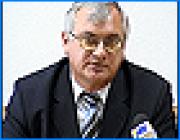 ></p><p class=c_tn>Руководство «Ивгорэлектросети» обещает  оборудовать ночным освещением даже окраины Иванова. На это муниципальная казна выделила в этом году 10 миллионов рублей. Однако на сегодняшнем заседании круглого стола с мэром Александром Фоминым руководство муниципального предприятия сообщило, что  реализация масштабных планов потребует не один год. </p><p class=c_tn>Пришло новое руководство и в «Ивгорэлектросети» сразу же сложилась здоровая обстановка,- сообщает  на круглом столе Александр Фомин. Работать, по его словам, при Владимире Белове стали больше и лучше.  Отремонтировали 3 тысячи метров кабельных линий, сменили два десятка старых трансформаторов. Во время августовского смерча «Ивгорэлектросеть» тоже сработала, кажется, не плохо. Семьдесят процентов аварий устранили, сразу. Деятельность нынешнего руководства «Ивгорэлектросети» мэр сравнил с работой предшественников.  Предшественники сравнения не выдержали.</p><p class=c_tn>«Мы обнаружили убыток порядка 6 миллионов рублей, т.е. в сумме финансовые результаты оказались хуже, чем мы рассчитывали» - сказал мэр города Иваново Александр Фомин.</p><p class=c_tn>Новое руководство занимается всем, и сразу - развивают, приводят в порядок электрохозяйство и устраняют аварии. В планах - прокладка нескольких километров кабеля и строительства подстанции в частном секторе. По мнению директора «Ивгорэлектросети» Виктора Белова, с подстанцией могут возникнуть проблемы. В частном секторе - старые электропровода, которые, кроме того, население постоянно  ворует. Проблемы и с заменой проводов в военном городке. Деньги муниципальные есть. Надо их успеть освоить. Руководство «Ивгорэлектросети», по собственному признанию, хоть и прислушивается к требованиям мэрии,  но пока все их выполнить не может. Особенно муниципальному предприятию не удается оборудовать освещением большинство городских улиц.</p><p class=c_tn>«Мы освещаем  центральные улицы, но сама администрация и города, и области, считает, что сделано здесь еще недостаточно. Не могу сказать, сколько нужно - год или два, но, в конце концов, мы доберемся до самых темных переулков» - сказал директор МУП «Ивгорэлектросеть» Виктор Белов.</p><p class=c_tn>Когда наступит  «конец концов» Виктор Белов  не сказал. Он только сообщил, что на оборудование ночного освещения в городе уже израсходовано 10 миллионов рублей. </p><p class=c_av>Мария Покровская</p>
	
		<div class=