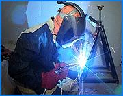 ></p><p class=c_tn>Второй день межрегионального конкурса профессионального мастерства сварщиков был отдан практическим заданиям. Оказалось, что в первую очередь для сварщика важен не уровень подготовки, а нечто более важное, что не заметно с первого взгляда. </p><p class=c_tn>Карта задания единая, стандартное оборудование, общие правила и требования для всех участников конкурса, но шов разный и почерк у каждого свой. Чтобы определить победителя, жюри  приходится применять целый комплекс критериев. От того, как сварщик подготавливает деталь до таких, казалось бы, мелочей, не заметных обывателю, как аккуратно разложены инструменты. Определить победителя тем более сложно, что уровень подготовки с каждым годом выравнивается. Очевидно одно - в 21 веке профессия сварщика буквально на вес золота. Заработная плата специалиста высокого уровня примерно такая же, как у директора среднего предприятия.     </p><p class=c_tn>«Профессия не умрет. Более того, она очень востребована. И сейчас встала острая проблема со сварщиками. И руководители предприятий видят это. Поэтому она будет востребована всегда и автоматы не заменят людей» - сказал член жюри конкурса Андрей Гришин.   </p><p class=c_tn>Практически все участники межрегионального конкурса сварщиков  - мастера. Но не все от Бога. Расхожее мнение, что научить можно всему, в этой профессии не работает. Сварщик машиностроительной компании КРАНЭКс Алексей Инкин трудится всего несколько лет. Но уже точно знает  - без таланта здесь не выжить. Впрочем, это не мешает Алексею получать еще и высшее образование по выбранной специальности. Сейчас он студент 6 курса энергоуниверситета.         </p><p class=c_tn>Лучшего в профессии определят в четверг. Именно он заберет переходящий кубок имени Николая Бенардоса. Но уже сегодня некоторые участники конкурса шутят: изобретателю электрической дуги за нас было бы не стыдно.</p><p class=c_tn> </p><p class=c_av>Андрей Кузьмичев</p>
	
		<div class=