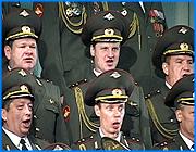></p><p class=c_tn>Удобное  помещение, хорошая акустика, комфортные условия  работы - такую характеристику музыкальному театру Дворца искусств дали солисты  академического ансамбля песни и пляски Российской Армии имени Александрова. Концерт этого известного в мире коллектива открыл в Иванове дни российской культуры.  В этом году  фестиваль искусств, который будет проходить по всей губернии, посетят группа «Арсенал», оркестр русских народных инструментов и  имперский русский балет. </p><p class=c_tn>Ивановский фестиваль искусств в этом году имеет поистине столичные масштабы. Кроме оркестра русских народных инструментов, группы «Арсенал», имперского балета и известного исполнителя Владимира Кузьмина на сценах всех районных центров губернии выступят ивановские коллективы. На открытии дней российской культуры губернатор Михаил Мень подчеркивает значение фестиваля.</p><p class=c_tn>«Безусловно, важно, что нам с вами представлено все виды творчества: от современной музыки - вы знаете, что у нас будет и группа «Арсенал» и Владимир Кузьмин, и заканчивая имперским балетом, что очень важно, что людям, которые любят разные вида искусств, смогут посмотреть, как работают в нашей стране знаменитые и творческие люди» - сказал губернатор Ивановской области Михаил Мень</p><p class=c_tn>Открывает фестиваль концерт ансамбля песни и пляски российской армии, обладателя диплома международной парижской выставки «Гран При» и наград за рекордные тиражи грамзаписей. Нас пригласили, - говорят его руководители,- и мы не пожалели, что приехали. Кроме благодарной публики Иваново  порадовало исполнителей в погонах хорошей акустикой зала дворца искусств и комфортными условиями работы. Размеры  дворцовой сцены оказались достаточными, чтобы вместить хор, оркестр и танцевальную группу.</p><p class=c_tn>Исполнение «Калинки – малинки» под домры, балалайки и баяны занимает в программе концерта целых 10 минут. Зрители не раз вызывают на «бис». Эту песню благодаря ансамблю теперь знают во всем мире. Руководители коллектива признаются, даже репертуар в 2 тысячи произведений для них теперь недостаточен. Новых авторов, пишущих в формате ансамбля имени Александрова, найти сейчас не просто. Зато поиск  новых танцевальных и вокальных кадров проблемы не составляет. Молодые исполнители, обладающие талантом, почти сразу же вливаются в коллектив.</p><p class=c_tn>«Наш коллектив - это большая семья. Это достигается за счет ежедневной работы. У нас много переездов, гастролей и деятельность очень активная. И каждый артист, который работает в ансамбле Александрова, знает, что ему надо делать» - сказал заместитель начальника ансамбля имени Александрова Геннадий Саченюк.</p><p class=c_tn>У этого коллектива черпают опыт. По его образцу возникли многие ансамбли песни и пляски военных округов, флотов и групп войск, в том числе и  ивановской губернии.</p><p class=c_av>Мария Покровская</p>
	
		<div class=