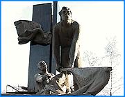 ></p><p class=c_tn>Реставрация стелы на площади Революции почти завершена. На монумент, который теперь облицевали гранитом, потрачено около трех с половиной миллионов рублей.  </p><p class=c_tn>Судьба стелы оказалась не менее драматична, чем революционеров, на ней некогда изображенных. В демократические девяностые о социалистическом монументе забыли. Расположенная внутри стелы хрустальная искра, откуда в семидесятые возгоралось пламя, потухла навсегда. Оборудование для создания революционного огня пришло в негодность. В новом 21 веке о стеле вспомнили, но не как о визитной карточке города. Монумент стал небезопасен, с него посыпались гранитные плиты. Но даже тогда ивановские чиновники отказались от полной реставрации монумента.</p><p class=c_tn>«Пока у нас демонтаж гранитных плит. Дальше будет остановлено - памятник будет закрыт у нас сеткой. Город Иваново не располагает деньгами на то, чтобы производить ремонт за счет средств города и не имеет права проводить, так как собственность федеральная» - сказал в июле 2004 года и.о начальника управления благоустройства г. Иваново Сергей Сурков.</p><p class=c_tn>Чиновники сетовали на недостаток денег, историки и культурологи на неважное архитектурное решение. Говорили еще, что лучше восстановить не стелу, а особняки иваново- вознесенских фабрикантов.</p><p class=c_tn>Стела, возведенная во времена социализма оказалась не нужна в эпоху капитализма. Монумент, с которого недавно сыпались плиты, хотели перенести в мемориальный комплекс на Талке. Новая губернская и городская власть распорядилась иначе. Стеле быть,  причем в отреставрированном виде.</p><p class=c_tn>Деньги на реставрацию, почти три с половиной миллиона рублей, нашлись не вдруг. Федеральный монумент начали восстанавливать при губернаторе Мене и мэре Фомине, но на средства, выделенные еще их предшественниками. Власть, видимо, поняла: стела нужна как визитная карточка города и ивановцы к ней привыкли.</p><p class=c_tn>От несерьезной идеи только покрасить и оштукатурить стелу быстро отказались. Монумент очистили от старой штукатурки и облицевали  толстыми черными гранитными плитами. Они крепятся на специально созданном металлическом каркасе. Мозаику внутри стелы сохранили, те места, где она обвалилась - заштукатурили. Искру с вырывающимся пламенем восстановить не удалось. На этом деньги на восстановление закончились. Их не хватило, чтобы воссоздать лица революционеров, изображенных на стеле ранее. Хотя не все потеряно,- утверждают сотрудники предприятия «Иваново- реставрация». Если мэрия найдет деньги, в следующем году лица выпилят по специальному трафарету, а  бетонную площадь, окружающую стелу, вымостят заново.  </p><p class=c_av>Мария Покровская</p>
	
		<div class=