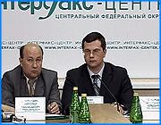 ></p><p class=c_tn>В Иванове появится предприятие по торговле конфискованным и арестованным имуществом. Такие планы сегодня озвучили руководители ивановского филиала Российского фонда федерального имущества и службы судебных приставов. Причем решено создать комплекс, где, помимо конфиската, будет представлена недвижимость, попавшая в планы приватизации для привлечения инвесторов. </p><p class=c_tn>В архиве телекомпании «Барс» не нашлось ни одного кадра, где была бы запечатлена работа службы приставов или местного филиала фонда федерального имущества. Деятельность этих структур заслуживает внимания, но до последнего времени особо не афишировалась. Руководители этих организаций заявляют, что отныне будут вплотную сотрудничать с прессой. Потому что секретность стала помехой в работе. Как сказал руководитель областного филиала РФФИ Алексей Лялин, население иногда даже не представляет, что такие службы существуют в каждой области.</p><p class=c_tn>«Большая часть населения мало осведомлена о нашей деятельности. Путают нас с правоохранительными органами, хотя мы еще не входим в структуру правоохранительных органов, с судом и т.д.» - сказал  главный судебный пристав области Николай Горбушин</p><p class=c_tn>А структуры эти позиционируют себя как очень даже полезные для бюджета и граждан. Приставы арестовывают и конфискуют имущество должников, а РФФИ его реализует. Фонд, кроме того, занимается плановой приватизацией госимущества. Добивается возврата долгов в банки и тем самым способствует росту инвестиций. Для населения польза тоже есть - от торговли, которую ведет фонд. Пример типичного прейскуранта: Корейский телевизор за 1000 рублей, холодильник за 500 рублей, автомобиль за 75 тысяч рублей. Вот только очереди за арестованными товарами пока не выстраиваются. По двум причинам. О них мало кто знает и процедура покупки достаточно обременительная. Вначале нужно заявить о своем интересе, затем выехать к месту хранения товара. Это, как правило, квартира должника. Если товар понравился, нужно его оплатить в фонде и повторить поездку. В 3 областях средняя ликвидность таких товаров составляет 40 %. Для повышения объемов сбыта планируется создать в области торгово-выставочный комплекс. Там будет организована продажа конфиската. Кроме того, будут представлены объекты, стоящие в плане приватизации. Спрос гарантирован, считают в фонде. Ведь тяга россиян к дешевизне известна и ей вовсю пользуются ловкие маркетологи, пишущие в рекламе о продаже конфиската.</p><p class=c_tn> «Официально заявляю, что таких магазинов нет. Это является недобросовестной конкуренцией и просто рекламным шагом. А от покупки с рук якобы конфискованной парфюмерии и всех остальных бытовых приборов я бы жителям всех наших областей порекомендовал отказаться» - сказал руководитель областного филиала РФФИ Алексей Лялин. </p><p class=c_tn>Уверенность в успехе этого предприятия подтвердили журналисты. Они попросили руководителя областного филиала фонда предупредить об открытии комплекса заранее. Чтобы приготовить побольше денег для скупки настоящего конфиската. </p><p class=c_av>Сергей Хохлов</p>
	
		<div class=