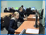 ></p><p class=c_tn>Как потратить миллион рублей с пользой для образовательного процесса? Такой вопрос решают 19 школ Ивановской области, получивших федеральный грант. Одно из подобных учебных заведений сегодня посетила руководитель Комплекса социальной сферы Ольга Хасбулатова. </p><p class=c_tn>Она проверила, на что ушли перечисленные средства. В федеральном конкурсе инновационных программ приняли участие 33 школы. 19 из них получили федеральные гранты размером в 1 миллион рублей. Еще 10 школ заслужили губернаторские гранты, которые составили 950 тысяч каждый. Объектом проверки чиновников стала кохомская школа № 7. Ее сотрудники рассказывают, что оборудование в классах не менялось уже около 20 лет. Победа на конкурсе инновационных технологий для педагогов явилась не только приятным сюрпризом, но и серьезным испытанием. Купленную матчасть пришлось изучать досконально. </p><p class=c_tn>«Пришлось немножко посидеть, вот, ну, так как я, например, компьютер знаю уже 3 года, то есть, как пользоваться им, я уже, освоив компьютер, могу пользоваться этими инновационными технологиями», - сказала зам. директора по воспитательной работе школы № 7 г. Кохма Ирина Напалкова.</p><p class=c_tn>В кабинете технологии появился новый компьютер, подключенный к Интернету. Правда, Ольгу Хасбулатову заинтересовал вопрос, зачем для изучения кройки и шитья нужна глобальная сеть. В кабинеты истории и физики купили мультимедийные проекторы и интерактивные доски. Доска - самая дорогая покупка стоит около 100 тысяч рублей. Преподаватели уверены, что новинки будут способствовать повышению интереса и успеваемости учеников, которые уже заметили некоторые изменения на уроках.  </p><p class=c_tn>«Как-то уютней, удобней стало заниматься. Как-то необычнее стало. Раньше мы просто как-то сидели, был обычный урок. А сейчас как-то более интересней стало, там, захватывающе», - объяснила ученица 9 «А» класса школы № 7 г. Кохма Елизавета Тупиченко. </p><p class=c_tn>В Интернет - классе добавились новые компьютеры. Одна из самых приятных покупок - цифровое пианино. Теперь уроки музыки станут ярче, и, возможно, помогут открыть новые таланты. В правительстве Ивановской области убеждены, что федеральные гранты необходимы нашим образовательным учреждениям. Они помогут перейти на новый уровень в образовании. Однако руководитель Комплекса социальной сферы Ольга Хасбулатова придерживается мнения, что успехи в учебе зависят не только от технической оснащенности школ.</p><p class=c_tn>«Ну, это действительно другой век, так скажем. А остальное очень зависит уже от самого ученика. Можно учиться на тройки...и в такой суперсовременной школе, а можно на пятерки и в обычной сельской. Поэтому мы очень надеемся, что и наши родители, и ребята, увидев новые возможности, как-то повысят интерес к учебе и улучшат свои знания собственным трудом», - сказала  руководитель Комплекса социальной сферы Ольга Хасбулатова.</p><p class=c_tn>Ольга Хасбулатова заявила, что школы, не получившие грантов, будут получать техническую помощь за счет средств бюджета области. Конечно же, не по миллиону. </p><p class=c_tn></p><p class=c_av>Светлана Бабаева</p>
	
		<div class=