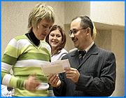 ></p><p class=c_tn>До конца следующего года в Иванове должен появиться спортивный комплекс, где будут предусмотрены беговые дорожки из искусственного льда. Об этом было заявлено сегодня на церемонии вручения грантов лучшим спортсменам города. Несмотря на праздничный повод, о проблемах развития спортивной базы было сказано особо. </p><p class=c_tn>Денежные премии для лучших спортсменов учреждены ивановской мэрией впервые. Из 45 заявок отобрали 13. Главный грант в 20 тысяч рублей достался Андрею Терешину, члену российской сборной по легкой атлетике. Правда, спортсмена в Иванове не оказалось - он на тренировочных сборах в Адлере. Ивановцы, как выяснилось, добиваются спортивных успехов не благодаря, а вопреки. Это признал и мэр Александр Фомин, в общем-то, далёкий от спорта человек, - сам он никогда не скрывал этого. Городские власти отметили сразу 2-х представителей конькобежного спорта - юниоров Михаила Корсакова и Татьяну Бодягину. Но тренеры, хоть и радовались наградам, тут же посетовали: у нас проблема - зима до сих пор не вступила в права, а значит, тренироваться дома невозможно, - в Иванове нет спортивных сооружений с искусственным льдом. Поэтому приходится ездить Коломну, Москву и даже Челябинск. </p><p class=c_tn>«Конькобежный спорт - это очень дорогой вид спорта, инвентарь очень дорогой, искусственная дорожка очень дорогая, всё очень дорого. Нам приходится каждый год где-то доставать деньги на аренду льда, поэтому у нас высокие результаты, мы как-то стараемся работать в таких условиях. Но это может продолжаться недолго», - объяснил  тренер по конькобежному спорту Сергей Горносталев. Многие профессионалы признают: невозможность для спортсменов заниматься на домашних площадках не придает спортивному духу крепости. Что-то подобное до сих пор переживают футболисты «Текстильщика-Телекома». Разговоры же о строительстве ледового дворца в Иванове ведутся давно. Сейчас власти засомневались - есть ли смысл возводить столь претенциозное сооружение и не лучше ли укрепить имеющиеся базы. Впрочем, сегодня конькобежцев заверили: в Иванове будет, где встать на коньки даже летом. </p><p class=c_tn>«Мы не говорим, что это будет большой ледовый дворец, но комплекс с искусственным льдом - он будет построен. И я все-таки надеюсь - чаяния тренеров, чаяния всей спортивной общественности города я поддерживаю, - и, наверное, этот комплекс появится уже до того, как будем мы вручать вторую премию, и вопрос этот будет снят», - сказал  заместитель главы г. Иваново Игорь Светушков. </p><p class=c_tn>Пожалуй, всю церемонию в воздухе витала мысль: спортсмены стремительно уходят вперед, а вот чиновники, увы, серьезно отстают в том виде спорта, который именуется властью. Но теперь этот разрыв обещают сократить, а сегодняшнее награждение - сделать традиционным. </p><p class=c_av>Дмитрий Попов</p>
	
		<div class=