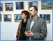 ></p><p class=c_tn>Химик по специальности, реалист по натуре - фотохудожник Владимир Побединский представил более 100 работ, посвященных природе центральной части России. Это уже 3 его выставка в зале Российского Фонда культуры. </p><p class=c_tn>Леса, поля, реки, озера. В работах - центральная полоса России во всей красе. Раньше автор только восхищался красотой русской природы, но не хватало слов, чтобы передать ее. Теперь слова не нужны, на фотографиях - то, что затронуло душу. Расставить свои акценты в пейзаже и показать то, что тебе близко - возможность, которую дарит фотоаппарат. Ее в полной мере использует художник, создавая крупные планы, настолько крупные, что порой так не увидеть человеку даже с отличным зрением. Особое место на фотографиях занимает небо, всегда разное. </p><p class=c_tn>«Небо всегда создает эмоциональную окраску работе. Если небо синее, ярко-синее, то такая какая-то мажорная работа. Если небо в тучах, то это уже другое настроение, то есть небо, всегда подчеркивает то настроение, которое, так сказать, присутствует в работе», - объяснил фотохудожник Владимир Побединский.</p><p class=c_tn>Владимир Побединский придирчиво отбирал творения, которые должны были предстать перед широкой публикой. В коллекции - разные работы, одни - яркие, броские, другие - в спокойных тонах. Но все они гармонично сочетаются под общим названием выставки «Времена года». Среди всего прочего здесь можно увидеть и настоящую снежную зиму, которой многим сейчас не хватает. </p><p class=c_tn>«Отвратительные дни, снег уходит, на улицах грязь. И хочется красоты. Мы с грязной улицы пришли сюда, и ощущение, что попали в гармонию. Вот то, чего не хватает нам сейчас в жизни», - сказала Ирина Палий.</p><p class=c_tn>Владимир Побединский называет себя реалистом и компьютерные эксперименты над изображением не признает. Правда, некоторые программы для обработки фотографий использует. Но, как говорит сам автор, делает это очень осторожно, чтобы не нарушить природную естественность. </p><p class=c_av>Светлана Бабаева</p>
	
		<div class=