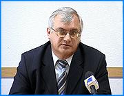 ></p><p class=c_tn>Cистема образования в Иванове в ближайшие годы выйдет на качественно новый уровень. В этом уверены городские чиновники и депутаты. Сегодня они презентовали журналистам муниципальную программу развития отрасли до 2010 года. Проект с многомиллионным финансированием направлен на совершенствование материально- технической базы школ и детских садов, а также стимулирование работы педагогов. </p><p class=c_tn>Эту программу, принятую городской думой в конце прошлого года, депутаты и чиновники называют самой основательной из тех, что были утверждены за последнее время. Проект, рассчитанный на 4 года, охватывает многие составляющие: от материально-технической базы до профессионального роста педагогов. На реализацию предусмотрены 75 миллионов рублей. Таких средств, говорит мэр Александр Фомин, в местное образование никогда не вкладывалось. Для сравнения, в период с 2003 по 2005 годы на развитие этой сферы были выделены всего 700 тысяч. Основательный подход на муниципальном уровне, говорят чиновники, позволит получить поддержку федерального бюджета. </p><p class=c_tn>«Грех было бы не воспользоваться теми возможностями, которые дает принятие приоритетного национального проекта, нарастающим конструктивным вниманием региональной власти. И если муниципалитеты останутся в стороне от этого, они могут потерять, может быть, единственный шанс качественно поднять образование. Мы не хотим этого потерять», - сказал глава г. Иваново Александр Фомин. </p><p class=c_tn>Программа, в частности, предусматривает создание единой информационной системы в сфере образования. В школах и детских садах установят компьютеры с необходимыми программами, появится возможность выхода в Интернет. Планируется увеличить количество групп в детских садах, а также значительно подтянуть их материально-техническую базу. </p><p class=c_tn>«Впервые заложена значительная сумма на приобретение учебного и игрового материала в дошкольные учреждения. 500 тысяч в год согласно программе. Это большое подспорье воспитателям, так как многие учебные пособия созданы руками родителей и воспитателей», - сказала начальник дошкольного отдела управления образования г. Иваново Наталья Ниткина. </p><p class=c_tn>Одним из основных направлений программы является стимулирование работы педагогов. Учителя и воспитатели смогут получить гранты за победу в различных профессиональных конкурсах. Так, уже в этом году 50 лучших работников детских садов будут награждены премиями в размере 20 тысяч рублей. </p><p class=c_tn></p><p class=c_av>Олеся Чирко</p>
	
		<div class=