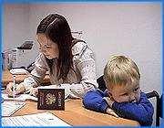 ></p><p class=c_tn>Первое в области заявление на материнский капитал заполнила сегодня молодая ивановская семья. Заявление будет рассматриваться в течение месяца, а воспользоваться перечисленной суммой можно будет только через 3 года. За этот срок родители имеют возможность принять взвешенное решение, на что потратить эти средства. </p><p class=c_tn>Маленькая Алина безмятежно спит, пока ее мама заполняет бумаги. Сейчас ворох документов не имеет для малышки абсолютно никакого значения, но впоследствии может оказать существенное влияние на ее будущее. Молодым родителям с жильем повезло. Поэтому, на что потратить материнский капитал, долго не думали. </p><p class=c_tn>«Подумали, в принципе, пока жить есть где. Думаем, что самое главное - учеба. Неизвестно, что будет через год, через 2. Образование может быть платным», - сказал Дмитрий Суханов.</p><p class=c_tn>Любовь и Дмитрий Сухановы по образованию экономисты, закончили строительную академию. От темпов современной жизни не отстают. Алина - уже второй ребенок. Первенцу Саше исполнилось 3 года. Главе семьи всего 24 года, молодая мама - на год младше. Говорит, что еще успеет и третьего родить, если, конечно, обстоятельства позволят. </p><p class=c_tn>«Мы поднимем сначала второго. Если у нас будет все хорошо, если финансы будут позволять и здоровье, и все будет, то почему бы и нет», - сказала  Любовь Суханова.</p><p class=c_tn>Чтобы завести даже первого ребенка, современные семьи стараются просчитать все за и против. Как правило, в таких случаях всплывает очень много сомнений. Одно из самых главных - хватит ли сил, чтобы материально обеспечить свое чадо. Материнский капитал призван снять хотя бы часть этих «но». Правда, воспользоваться деньгами можно будет только через 3 года. А чтобы сумма в 250 тысяч не потеряла своей актуальности к 2010 году, ее обещают индексировать с учетом темпов инфляции. </p><p class=c_tn></p><p class=c_av>Светлана Бабаева</p>
	
		<div class=