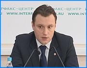 ></p><p class=c_tn>Так была заявлена тема сегодняшней пресс-конференции Сергея Пахомова, заместителя председателя областного правительства. С начала реформы проблемы во вновь образованных поселениях остались прежними, однако власти предлагают новые способы их решения. В двух словах: федеральный закон вступил в силу, его надо исполнять. Реформировать самоуправление по мере сил. Сил не очень много, ни человеческих, ни финансовых. Областной бюджет - две тысячи семь был сверстан без учета новой, двухуровневой схемы муниципальной власти. Нижний уровень оказался у разбитого корыта с единственной надеждой на старших товарищей - глав районов. </p><p class=c_tn>«Ряд там глав муниципальных районов, они, в общем, с удовольствием помогают в этом деле, делятся своими деньгами, потому что, к сожалению, бюджет текущего года сложился по старой методике. Вновь образованным поселениям, особенно сельским, хронически не хватает денег», - заметил начальник областного департамента по работе с органами местного самоуправления Александр Климов. Областные власти предлагают выход - изменить схему межбюджетных отношений, дабы денег было больше и распределялись они справедливо. Для этого поселения будут разбиты на категории в соответствии с числом жителей и сообразно этому числу они будут финансироваться. Правда, выход этот будет реализован лишь при верстке областного бюджета следующего года. Но некоторое облегчение обещают и в этом году. </p><p class=c_tn>«В течение 2007 г. отдельные пункты будут пересмотрены и финансирование городских и сельских поселений будет увеличено, - пояснил заместитель председателя правительства области Сергей Пахомов. Уровень образования сельских глав тоже подтянут при помощи министерства регионального развития. Правительство области уже ведет необходимые переговоры. К тому же, вскоре начнется обучение по областной программе. Схему раздела имущества жилищно-коммунальной сферы тоже сейчас разрабатывают и начнут воплощать в жизнь по окончании отопительного сезона. А общее впечатление чиновников такое: мы отнюдь не поспешили, когда перенесли срок полной передачи полномочий поселениям с две тысячи девятого года на две тысячи седьмой. </p><p class=c_tn> </p><p class=c_av>Сергей Хохлов</p>
	
		<div class=