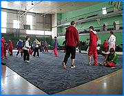 ></p><p class=c_tn>Открытое первенство центрального федерального округа по у-шу стартовало в пятницу в г. Иваново. Более ста пятидесяти спортсменов разных возрастов будут бороться за право участвовать в чемпионате России. В финале много наших ивановских спортсменов во главе с мировым лидером в тао-лу Дмитрием Колгановым. В этом сезоне соревнования по у-шу проходят по новым усложнённым правилам и с музыкальным сопровождением.  </p><p class=c_tn>На татами в этом сезоне на удивление много участников, более восьмидесяти, причём четверть - ивановские спортсмены. Сань-шоу самый демократичный вид контактных единоборств и самый жёсткий из у-шу. Антон Высоков, чемпион Ивановской области по сань-шоу уже в финале. А другой наш фаворит среди мужчин - Дмитрий Батманов неожиданно разочаровал всех своим результатом. Явно проигрывая своему сопернику из Владимира Евгению Комарову по очкам, ещё и дважды позволил ему выбить себя с помоста. Бой остановили во втором раунде. Одновременно с сань-шоу на коврах демонстрировали технику ведения боя в стиле чан-цуань. Чань-цуань исполняется на высокой скорости и основана на точных и резких движениях. Одно неверное движение, секундная задержка при выполнении комплекса, непопадание в такт музыки - и оценка снижена. «Сейчас перед предстоящей олимпиадой в Китае усложнились правила по у-шу и включают различные сложные элементы, которые спортсмены обязаны выполнять», - прокомментировал некоторые нововведения президент областной ивановской федерации по у-шу Александр Сутормин.</p><p class=c_tn>Среди младших спортсменов и юниоров из ивановцев абсолютных лидеров не было. А в старшей возрастной группе акценты были расставлены заранее. Конкурентов у Дмитрия Колганова, чемпиона мира по спортивному у-шу в центральном федеральном округе нет. И хотя за своё выступление Дмитрий Колганов не получил высших десяти баллов, по итогам он с большим отрывом идёт на первое место. Из пяти заявленных сложных элементов Дмитрий один не выполнил, оценка снижена на три десятых. От других спортсменов его отличает агрессивный боевой настрой. Чемпион полностью погружается в бой с воображаемым соперником, то есть со своей тенью. «Есть такой как бы способ, что человек уходит в себя, когда делает комплекс. Если думать головой, то очень много возникает ошибок, и ты там прыгаешь прыжок, и ты думаешь и можешь сорваться, поэтому немножко отстраняешься так от окружающих», признался Д. Колганов. У-шу с каждым годом становится всё более популярным. Многие из его видов должны войти в перечень соревнований будущих олимпийских игр. Иваново здесь расставило свои приоритеты. Нашему спортсмену Дмитрию Колганову в этом самом красивом виде восточных единоборств пока нет равных во всём мире. </p><p class=c_tn></p><p class=c_tn></p><p class=c_tn></p><p class=c_av>Ксения Доринова</p>
	
		<div class=