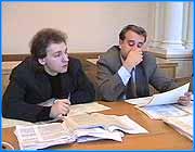 ></p><p class=c_tn>В законодательном собрании области состоялось заседание комитета по бюджету, финансовой и налоговой политике. Подробно депутаты проанализировали 16 законопроектов. Коротко - о двух из них. Единогласно члены комитета по бюджету, финансовой и налоговой политике проголосовали за то, чтобы выделить целевую субсидию в размере 300 тысяч рублей на реконструкцию хирургического отделения Вичугской центральной районной больницы. Больница была построена в 1912 году помещиком Коноваловым  и является памятником архитектуры. </p><p class=c_tn> И вопрос  о выделении денежных средств. Депутаты рассмотрели  просьбу руководства телекомпании Барс о внесении  изменения в расходную часть бюджета Ивановской области на 2000 год и выделении денежной суммы в размере одного миллиона рублей. Более 80% собственности Барса принадлежит областной администрации. Однако перед телекомпанией у администрации имеется долг около 500 тысяч рублей. Выделить требуемую денежную сумму руководство Барса предложило в счет погашения этой задолженности.</p>
	
		<div class=