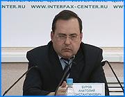 ></p><p class=c_tn>Об этом сообщил председатель комиссии Ивановской областной думы по вопросам здравоохранения Анатолий Буров. По его словам, федеральное руководство готово выделить региону 120 миллионов рублей дополнительно на финансирование льготных рецептов. Депутат областной думы Анатолий Буров к национальному проекту «Здоровье» относится критично. Есть позитив, например, поставки в регион нового медицинского оборудования, но негатива больше особенно в оргмоментах. Национальный проект, по мнению Анатолия Бурова, многих оставил за бортом. «Скажем, бюджетники проходили диспансеризацию в декабре. Они идут опять в марте. Поток людской большой, а больных людей лечить некому», - подметил А. Буров одну из негативных сторон сложившейся системы. </p><p class=c_tn>Не менее строг Анатолий Буров в суждениях о льготном лекарственном обеспечении в ивановском регионе. По его словам, федералы еще в начале этого года знали, что в области может возникнуть острый дефицит лекарств для льготников, но не предпринимали ничего. Сейчас, кажется, дело сдвинулось с мертвой точки. Министерство здравоохранения готово выделить региону на льготные лекарства сто двадцать миллионов рублей дополнительно. «Если департамент здравоохранения, фонд медицинского страхования, органы росздравнадзора правильно распорядятся этими мероприятиями, то мы должны закрыть рецепты ожидаемые первого квартала и стабилизировать ситуацию во втором квартале», - сообщил А. Буров. Ситуацию с закрытием больницы в Кохме Анатолий Буров комментировать отказался. Он обмолвился, что в этом городе многое находится в запущенном состоянии, а вопрос с лицензированием не так прост, как кажется. Недавно с трудом лицензии получены Верхнеландеховской и Кинешемской больницами. Под вопросом еще - Вичугская ЦРБ. «Требования по лицензированию высокие, денег на это дело не выделяет и к тому же ряд руководителей организационно слабы», - прокомментировал ситуацию А. Буров. В заключение Анатолий Буров поделился своими мыслями о кадровом составе районных больниц. Он считает, хороших управленцев с медицинским образованием в ЦРБ почти нет. Не воспитали вовремя. По этому на роль руководителей больниц нужно выбирать не медиков, а профессиональных экономистов и менеджеров. </p><p class=c_tn></p><p class=c_tn></p><p class=c_av>Мария Покровская</p>
	
		<div class=