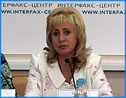 ></p><p class=c_tn>Ведь в будущем году в Ивановской области появится первый вертолет санавиации. С его помощью врачи-кардиологи смогут экстренно выезжать в наиболее труднодоступные районы области и эвакуировать оттуда больного с сердечным приступом. Об этом сообщила на сегодняшней пресс- конференции начальник департамента здравохранения Эмма Рябова. Она рассказала, чего удалось достичь региональным властям для создания экстренной кардиологической службы в области. </p><p class=c_tn>У руководства области, похоже, составлен алгоритм действий по созданию кардиослужбы в области. На пресс- конференции чиновники заверили журналистов, что ивановские кардиологи оснащены необходимой техникой, чтобы оказывать экстренную помощь в случае сердечных заболеваний всем нуждающимся. 17 млн. рублей из областной казны на покупку оборудования уже потрачено. Регион вошел в федеральную программу «Снижение смертности от инфарктов и инсультов». Федералы обещают кардиооборудование, реанимобили и вертолет санавиации. По мнению чиновников и кардиологов, главная цель почти достигнута. «Дан равный шанс выжить любому пациенту, у которого случилась сердечно- сосудистая катастрофа в любом месте в нашей области. Независимо от возраста, проживания и местоположения и т.д.», - заявила главный врач областного кардиодиспансера Светлана Романчук. Дату открытия межрегионального кардиоцентра участники пресс-конференции решили не называть. Сама площадка для его создания, ивановская областная больница, требует ремонта. Чиновники разводят руками. Деньги на восстановление центрального медучреждения за последние 2 года выделяются, но их не хватает. </p><p class=c_tn>начальник областного департамента здравоохранения Эмма Рябова </p><p class=c_tn>«Многие годы деньги на восстановление не выделяли, они выделялись всегда настолько, насколько были возможности, т.е необходимые ремонты шли, идут. Буквально, в 2006- 2007 гг. в областную больницу вкладывались серьезные средства для ремонта. В этом году вложили 33 млн., в прошлом ни много, ни мало 25 млн. рублей», - сообщила Эмма Рябова. Она также рассказала о том, что федеральная программа по снижению смертности от инфарктов и инсультов обошла вниманием детей с врожденными пороками сердца. На детские операции не запланировано ни копейки. Возможно, вопрос решится сам собой, когда в регионе откроется областная детская больница. Она обойдется федеральной казне в 42 млн. рублей. </p><p class=c_av>Мария Покровская</p>
	
		<div class=