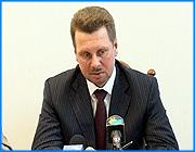 ></p><p class=c_tn>В первую очередь они затронут вопрос реконструкции сетей. Об этом заявил на своей пресс-конференции генеральный директор «Ивановорегионгаза» Сергей Мазалов, который с недавнего времени возглавил еще 2 крупнейшие структуры газовой отрасли в регионе – «Ивановооблгаз» и «Ивановогоргаз». Журналисты также узнали, почему населению стоит озаботиться установкой приборов учета. Сергей Мазалов отметил, что главной задачей трех структур, которые теперь объединены под его началом, остается бесперебойное, безаварийное газоснабжение всех потребителей области. В качестве руководителя «Ивановогоргаза» Мазалов вместе со своей командой нацелен на то, чтобы придать развитию этого предприятия большую динамику. Первый вопрос на повестке дня - реконструкция сетей. В Иванове их более 150 км., при этом они уже отслужили нормативный срок эксплуатации. «Наша задача - в ближайшее время утвердить программу реконструкции сетей, изыскать источники и приступить уже в этом году к разработке проектов и проведению реконструкции сетей, отслуживших нормативные сроки эксплуатации», - сообщил генеральный директор ООО «Ивановорегионгаз» С. Мазалов.</p><p class=c_tn>Еще один ключевой момент, который вскоре затронет потребителей голубого топлива. С 1 июля, согласно постановлению правительства, «Газпром» начнет внедрять принцип равнодоходности цены на внешнем и внутреннем рынках. Платить заметно выше придется предприятиям, вновь заключившим договоры газоснабжения, или тем, кто потребляет газ сверх норматива. Переход «Газпрома» на рыночную основу во взаимоотношениях с внутренним потребителем должен завершиться к 2011 году. Для населения до этого времени цена газа будет по-прежнему регулироваться государством, однако она все равно постепенно будет повышаться, и в этой связи Сергей Мазалов призвал рядовых потребителей научиться считать свои деньги. «Если сегодня цена газа позволяет использовать газ с низким коэффициентом полезного действия в агрегатах, то повышение цены - оно именно призовет наших покупателей к более эффективному его использованию, ну и, естественно, к учету газа, то есть приборы учета надо ставить однозначно», - заявил С. Мазалов. Что касается темпов газификации в регионе, то здесь генеральный директор «Ивановорегионгаза» полон оптимизма. По некоторым объектам процесс идет с заметным опережением. Есть лидеры, как, например, Ильинский район, но есть и аутсайдеры - Верхний Ландех. Недостаточную активность населения Сергей Мазалов объяснил тем, что кредитные схемы не всегда оптимальны для людей. Он напомнил, что по линии пенсионного фонда региону выделены 30 млн. рублей, которые должны помочь облегчить газификацию домовладений малоимущим жителям Ивановской области. </p><p class=c_tn></p><p class=c_tn></p><p class=c_av>Дмитрий Попов</p>
	
		<div class=