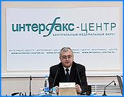 ></p><p class=c_tn>Они будут следовать по маршруту второго трамвая. Об этом сообщил глава Иванова Александр Фомин на пресс- конференции. Сегодня он отчитался перед журналистами о работе мэрии за первое полугодие 2007 года. «Полгода назад мы рисовали розовые планы об экономическом подъеме в Иванове», - с этой ключевой фразы Александр Фомин начал пресс- конференцию. По его словам, многое сделано, но кое-что не успели, например, ввести в эксплуатацию родильный дом в местечке Бухарово и полностью преодолеть дефицит бюджета. Дополнительные доходы в городскую казну все же появились, но и расходы выросли. Идут работы по освещению города, ремонтируются фасады зданий, прокладывается новый канализационный коллектор и куплено оборудование для очистки ливневой канализации. Даже цветочных клумб и газонов, по мнению ивановского мэра, стало больше. «Вы видите, что по улицам города ходит больше товарищей с косами в такой специальной одежде. Мы купили еще 12 мотокос и эта работа соответственно сказывается на внешнем облике города», - заявил  глава г. Иваново А. Фомин. Мэр беспокоится больше всего о городском транспорте и дорогах. Он сообщил, что транспортная сетка будет изменена в ближайшее время и центр города удастся избавить от автомобильных пробок. Пятый трамвай вскоре канет в лету. Дорожное покрытие на улицах Воробьевская и Некрасова, по которому он следует, будет отремонтировано. У трамвая номер два появятся конкуренты. По этому маршруту вскоре пустят пять новых троллейбусов. Правда, когда - неизвестно. Зато с дорожным ремонтом больше определенности. Федералы выделили городу несколько сот миллионов рублей на укладку нового дорожного покрытия. Мэр обещал «сразу превратить деньги в асфальт». Главное - успеть освоить все средства. «Буквально вчера на сайте государственной Думы уже появился проект, согласованный с правительством и советом федерации, то есть на ближайшем пленарном заседании его утвердят, где городу Иванову перечислено не 311 млн. рублей как раньше, а 326 млн. Сумма серьезная. Как только это будет принято государственной думой, мы начнем проводить торги», - сообщил А. Фомин. Он так же заверил, что в ближайшее время мэрия попытается справиться с проблемой нехватки дошкольных учреждений в городе. По планам чиновников, одну ивановскую школу полностью перепрофилируют под детский сад, еще одно дошкольное учреждение начнут возводить в этом году на улице Пролетарской. Вскоре введут в эксплуатацию детский сад в местечке Авдотьино. Впрочем, мэр признал, что мест все равно всем не хватит. </p><p class=c_tn></p><p class=c_tn></p><p class=c_av>Мария Покровская</p>
	
		<div class=