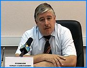 ></p><p class=c_tn>Конфликт энергетиков, как выяснилось, имеет давнюю историю. За несколько последних лет, говорит Герман Луховской, в силу разных причин часть ивановских предприятий и организаций отказались от услуг «Ивгорэлектросети» и стали клиентами «Энергосетевой компании». Сейчас это все объекты областного управления МЧС, КЭЧ и других крупных структур, в основном федерального подчинения. Конфликт с «Горсетью» начал набирать обороты весной этого года. Как рассказывает Герман Луховской, в конце марта был проведен конкурс на поставку электроэнергии шести учреждениям социальной сферы. Энергосетевая выиграла. В «Ивгорэлектосети», по словам Луховского, договор на транспортировку электроэнергии подписать отказались. Между тем именно это предприятие владеет сетевым хозяйством. Учитывая сложившуюся ситуацию, «Энергосетевая компания» обратилась в Арбитражный суд. Между тем учреждениям социальной сферы начали приходить уведомления из «Ивгорэлектросети» о возможном отключении. </p><p class=c_tn>«И как бы расписывается ситуация, что якобы вы должны за электрическую энергию за предыдущий месяц. И мы вам 6 мая 2007 года вынуждены будем полностью прекратить подачу электрической энергии. Правительство Ивановской области нашло приемлемый вариант, и как бы вмешались в эту ситуацию. И никакого ограничения в поставках электроэнергии этим потребителям не было» - рассказал Герман Луховской генеральный директор ООО «Энергосетевая компания». </p><p class=c_tn>И вот история с угрозами повторяется. На этот раз частично без электричества может остаться химико-технологический университет. По словам Германа Луховского, с первого июня ВУЗ стал потребителем «Энергосетевой компании». Между тем химтеху от «Ивгорэлектросети» пришел счёт на миллион рублей за потребленную энергию. В случае неуплаты ВУЗу обещают на пятьдесят процентов ограничить поставку электричества.</p><p class=c_tn>Не смотря на все достигнутые договоренности, в том числе юридические, «Горэлектросеть» пытается не допустить ухода потребителя, пытается его отключить, голословно заявляя, что якобы наш договор поставки электроэнергии незаконен. Можно что угодно говорить, но все это можно только через суд». – продолжил Герман Луховской. </p><p class=c_tn>«Энергосетевая компания» уже направила письма в различные инстанции. Герман Луховской надеется, что конфликт в скором времени все же будет урегулирован. Ведь в конечном итоге пострадавшими прежде всего могут оказаться потребители. </p><p class=c_av>Олеся Чирко</p>
	
		<div class=