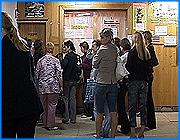 ></p><p class=c_tn>Обещание начать возвращать деньги 2 августа с 11 утра Волков сдержал, за исключением некоторых нюансов. В четверг в кассу цирка поступили деньги, которые пострадавшие должны были получить еще в прошлую субботу. Эльвира Аксакова ради концерта Билана отменила поездку за границу, зато на представлении у касс побывала трижды. «Мне пришлось написать заявление в ОВД Октябрьского района, обратиться за помощью, чтобы нам вернули наши потраченные деньги. Неприятно, что у нас есть такие предприниматели, как товарищ Волков, которые просто наживаются на высоком рейтинге такого великолепного артиста», – прокомментировала пострадавшая. </p><p class=c_tn>Пока Эльвира говорит, за ее спиной закрывается касса. Закончились субботние 60 тысяч рублей. На часах всего лишь полдень. А народ продолжает прибывать. Кассиру Екатерине Петровной приходится выйти, чтобы объяснить - она человек подневольный, да и в истории этой пострадала не меньше других. Работает уже вторую неделю отпуска, а кто в такой ситуации ей будет платить, тоже не известно. Она рассказала: «Поступают очень непостоянно. Вот принесли, мы выдали. На 100 человек, на 100 билетов. Все. Ждем из Москвы следующего поступления. Как поступят, мы сразу выдадим. А когда поступят? Это не в нашей компетенции, мы не знаем». </p><p class=c_tn>На двери касс - новое объявление, от самого Волкова, который на данный момент по каким-то загадочным делам оказался в Москве. Оно гласит: деньги вернут, но только если предъявить паспорт. Связано это с заявлением самого организатора, что часть билетов поддельная. Кстати, на днях выяснилось, что Волков сам принимал участие в распространении билетов, поэтому сколько их продано в действительности, знает только он. По закону деньги должны быть возвращены не позже, чем через две недели со дня несостоявшегося концерта. В противном случае, уже 9 августа на организатора заведут уголовное дело. Дирекция Билана при подобном раскладе будет выступать как свидетель. </p><p class=c_av>Сюзанна Симонян</p>
	
		<div class=