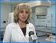 ></p><p class=c_tn>Число льготников, отказавшихся от соцпакета из-за сложностей в лекарственном обеспечении, должно стать ниже. Главная причина - решение проблемы на государственном уровне. Об этом сообщили руководители областного департамента здравоохранения на пресс-конференции в четверг, 30 августа. Уже в четвертом квартале этого года дополнительное лекарственное обеспечение будет полностью нормализовано - гарантировали чиновники. В очередях за лекарствами, о которых журналисты ТРК «Басрс» сняли множество сюжетов, тема одна - отказ от соцпакета. Проблемы с лекарственным обеспечением неизвестно, когда решат, а 400 рублей вещь гарантированная. Так рассуждали льготники, доведенные до отчаяния отсутствием нужных лекарств. И вот  чиновники со всей ответственностью заявили, что конец виден. </p><p class=c_tn>«В 4-м квартале текущего года проблем с выпиской и обеспечением льготными лекарственными средствами у льготной категории граждан не будет», - заверила начальник областного департамента здравоохранения Эмма Рябова.</p><p class=c_tn>Федеральное и областное руководство  справилось с возникшими проблемами тремя способами. Первый - временный - начать выплату долгов перед поставщиками лекарств. Второй способ - изменение схемы распределения средств. Болезни, для лечения которых требуются особо дорогие медикаменты, выделены в отдельный список. Медикаментозные  средства  для лечения, например,  гемофилии, онкогематологии и рассеянного склероза будут переданы на федеральное финансирование. Третий способ - упорядочить это распределение. Им занимаются на местах, чтобы избежать казусов, возникавших в последние годы при выписке льготных лекарств. </p><p class=c_tn>«У нас есть факты, когда препараты выписывались не только на льготников, но и на его родственников вплоть до пятого колена», - привела пример Эмма Рябова.</p><p class=c_tn>Главная мысль всей пресс-конференции: основные проблемы, которые заставляли льготников отказываться от соцпакета практически позади. Теперь в выигрыше будут те, кто льготу сохранит. Правда, в проигрыше от всей этой истории оказались поставщики лекарств. Предполагаемая сумма невозвратного долга за поставленные препараты - около полумиллиарда рублей. </p><p class=c_tn></p><p class=c_tn></p><p class=c_av>Сергей Хохлов</p>
	
		<div class=