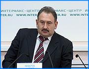 ></p><p class=c_tn>О взаимодействии областной думы и правительства, о скандале с выражением недоверия кинешемскому мэру, а главное, о социальных законопроектах рассказал сегодня, 19 сентября журналистам спикер регионального парламента Андрей Назаров. Сам Андрей Назаров сформулировал тему пресс-конференции так: кому что интересно, то и расскажем. Месяц для областной думы выдался рекордный. Две пленарки уже состоялись, третья предстоит 27 сентября. Поэтому интересного оказалось много. Прежде всего, три серьезных социальных законопроекта. </p><p class=c_tn><b>О расширении круга категорий лиц, подпадающих под звание ветеран труда Ивановской области. </b>В идеале, сказал Назаров, депутаты хотят достичь одного лишь требования к пенсионеру для получения этого звания: стаж в 35 лет для женщин, и 40 - для мужчин. </p><p class=c_tn>Еще два значимых для региона проекта:<b> бесплатное горячее питание в школах и увеличение ставок для работников детских садов. </b>Дополнительные деньги педагоги и воспитатели должны получить уже в октябре. Но части журналистов были интересны темы политические. Не в последнюю очередь <b>отношение спикера к скандалу в Кинешме,</b> где депутаты гордумы вынесли вотум недоверия мэру Виталию Сидоренко. Спикера думы областной в этой истории удивляет преувеличенная реакция на практически обыденный вопрос: «Это словесная формулировка несогласия с той политикой, которая экономическая и социальная, которую проводит глава города в городе. Вот и все. Это его никак не унижает. Не несет никаких юридических последствий. Просто люди не согласны. Почему после этого происходит вселенское возбуждение, понять сложно».</p><p class=c_tn>Другой политический вопрос: <b>как строятся отношения с правительством после разногласий по вопросам использования резервного губернаторского фонда. </b>Исполнительной власти отказали в выделении средств  на строительство неких заборов на VIP-маршрутах и для расширения штата пресс-службы при помощи этого фонда. Сейчас, говорит Андрей Назаров, разногласий по поводу фонда нет: «Михаил Александрович с ним работает, я прямо скажу: каких-то серьезных вопросов за исключением перечисленных мелочей, при чем я даже не уверен, что они все из губернаторского фонда, у депутатов нет. Т.е. пытались третьи силы, как это у нас принято называть, раздуть из этого что-то, я вам прямо говорю: у депутатского корпуса вопросов к губернаторскому фонду нет». </p><p class=c_tn>О третьих силах и о раздувании речь заходила несколько раз. Но в большинстве случаев выяснилось, что мухи от котлет отделены не очень аккуратно, и работа законодательного органа практически ничем не возмущена. </p><p class=c_tn>Однако об одной ситуации, мешающей работе областной думы, Андрей Назаров все же рассказал. Имеется ввиду недавние <b>трения заместителя председателя думы Андрея Мухопада с некими правоохранительными органами</b>. Мухопаду пытаются вменить в вину использование служебного автомобиля в неслужебных целях. Спикер выразил недоумение по поводу несоизмеримости масштабов следственных действий и предмета расследования: «Часть, конечно, от непрофессионализма, надеемся.  А может быть и политический заказ, я этого не скрываю. Я считаю это провокацией, но ни в коем случае, еще раз повторяю, не руководства УВД. У нас давно все вопросы с А.Ю. Забегаловым решены».</p><p class=c_tn></p><p class=c_tn></p><p class=c_av>Сергей Хохлов</p>
	
		<div class=