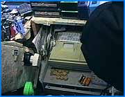 ></p><p class=c_tn>Перед Новым годом в продаже появилась масса пиротехнической продукции. Купить взрывоопасную игрушку можно по цене от 60  копеек до 4000  рублей. Эти безобидные вещи могут доставить не только удовольствие, но и привести к трагическим последствиям, если отнестись к ним халатно. В прошлом году за новогодние праздники произошло 110  пожаров. В них погибло 16 человек. Нередко причиной трагедии были петарды, салюты и бенгальские свечи кустарного китайского производства. Аналогичная ситуация во всех регионах России. В этом году государство взяло под свой контроль реализацию новогодней пиротехники. Все, что  к нам завозится из других стран, тщательно испытывается. По результатам лабораторных исследований большинство изделий китайского производства обладает повышенной пожарной опасностью. А потому китайскую пиротехнику, впрочем, как все пиротехнические игрушки, стоит покупать, соблюдая определенные условия. Инспектор по качеству игрушек советует: «Первым делом надо обращать внимание на наличие инструкции на русском языке, на возрастные ограничения и срок годности». Безопасность пиротехнического изделия гарантирует сертификат соответствия. В России этот документ выдают только три организации - НИИ из Сергиева - Посада, Чебоксар и Москвы. Обязательно указывается класс опасности продукта. Для свободной продажи допускается   пиротехника с классом опасности не больше трех. Хлопушки  - первый, петарды и римские свечи - второй, ракеты - третий класс. И общее правило для всех. Покупать взрывоопасные игрушки  все-таки лучше в магазинах, чем у лотошников, наличие сертификатов у которых - большая редкость. И предупреждения от пожарных. Чтобы не омрачать долгожданный праздник себе и соседям, запускать петарды и ракеты  надо на открытом воздухе, вдали от легковоспламеняющихся объектов. Реализация этого замысла зависит от нас самих. Если относиться к выбору пиротехнических изделий серьезно, всякие возмездия и сюрпризы мертвецов  (странно, но именно так называются новогодние петарды и ракеты) окажутся не такими кровожадными.</p>
	
		<div class=
