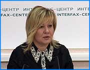 ></p><p class=c_tn>Существующий сейчас  прогноз социально-экономического развития приведет область к зигзагообразному движению, - такими словами заместитель председателя областной думы Елена Пожигайло определила свое отношение к документу, которое исполнительная власть представила депутатам на прошлом пленарном заседании регионального парламента. На встрече с журналистами, думцы рассказали, что у них накопилось множество замечаний к прогнозу социально- экономического развития. Без прогноза развития мы не умрем, но не будем знать, куда и как двигаться. Такими словами Елена Пожигайло и член бюджетного думского комитета Дмитрий Ключарев обозначили значимость этого документа. Но то, что предложили его разработчики на прошлом пленарном заседании, оставляет желать лучшего - таким был общий тон пресс-конференции. По словам депутатов, в прогнозе, разработанном в недрах правительства, не указана цель развития, его принципы, основные задачи, нет оценки взаимодействия с федеральными структурами. Самый главный дефект - приоритетных направлений в документе сразу шесть. А это, считают депутаты, неправильно.  </p><p class=c_tn>«Приоритет, он должен быть 1 или 2. И должен быть определен комплекс мер, по которым понятно: да, это приоритетные направления», - считает  Елена Пожигайло.</p><p class=c_tn>По бюджетному кодексу на прошлом пленарном заседании  должны были рассматривать уже уточненный прогноз развития, но пришлось работать с тем, что есть. Если  департамент экономического развития будет тормозить с уточненным вариантом документа, править первое чтение бюджета придется в спешке. Депутаты готовы оказать помощь исполнительной власти, но о ней пока никто не просил. </p><p class=c_tn>«Если нас слышат, то, наверное, должна быть реакция такова, что нужно работать, нужно совместно работать, нужно привлекать. Но, пока этого нет», -полагает Елена Пожигайло . </p><p class=c_tn>Сами депутаты не могут сделать первый шаг по причине разделения полномочий. Ведь за разработку прогноза отвечает исполнительная власть. Но депутаты надеются, что если и не будет таких шагов, то чиновники устранят недоделки в прогнозе как можно точнее и быстрее.</p><p class=c_tn></p><p class=c_av>Сергей Хохлов</p>
	
		<div class=
