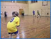 ></p><p class=c_tn></p><p class=c_tn>В Иванове стартовало первенство города по спортивной лапте. 8 команд из местных колледжей и школ борются за право быть лучшим в этом исконнорусском виде спорта. Женской команде «Интер» нет равных в Иванове. Трижды чемпионы города, два раза завоёвывали главный трофей области и стали пятыми в России. Вот тренер девушек и решил, что сегодня они будут выступать против юношей. Что происходит на площадке непросвещённому можно даже не пытаться понять. Удар битой и все начинают бегать взад-вперёд, то за мячом, то от мяча. Хотя, как утверждают игроки - лапта - спорт глубоко интеллектуальный. Надо сто раз подумать, прежде чем побежать. Главное, чтоб тебя не осалили, то есть не попали мячом. Результат важен, но, говорят профессионалы, красота исполнения делает лапту зрелищнее, правда эту красоту способны лишь они и заметить. В Америке нашу лапту трансформировали в бейсбол, сегодня он привлекает в свои ряды миллионы. В России буквально несколько лет назад вспомнили об этой игре. Молодёжь, держа в руках биту и бегая от мяча, испытывает гордость за нацию.</p><p class=c_tn>«Конечно, из-за того, что она исконно русская игра и чувства какие-то, ну патриотизм к русским играм. Больше из-за этого, конечно», - считает Артём Корамов, игрок команды Педагогического колледжа.</p><p class=c_tn>Девушки из интердома уступили юношам из педколеджа по очкам. Чемпионкам стало за себя обидно. «Я считаю, что вот они на всероссийские соревнования не ездили, как-то вроде должно  быть у нас больше опыта, хоть они и мальчишки, они физически сильнее, я считаю, всё равно обидно», - говорит Анна Слесаренко, игрок команды Интер. </p><p class=c_tn>Для сильнополых соперников тоже главное - победа, и не важно, какой противник. Хоть девушки, хоть сборная детского сада.</p><p class=c_tn>По качеству игры «Интер» безусловно лучшие. На всероссийский уровень девушки из интердома вышли буквально за три года. Такой результат поражает даже профессионалов.</p><p class=c_tn>«У игроков появилось именно профессиональные навыки реагирования на игровые ситуации, игра была новая, мышление не срабатывало, не успевали, вот непривычные действия выполнять, сейчас уже это всё обкаталось, они знают, что делать, навык закрепился», - характеризует своих подопечных тренер Евгений Сколобанов.</p><p class=c_tn>У команды есть желание покорять вершины в русской лапте. Только мешает извечная проблема ивановского спорта - безденежье. Спонсоров у лапты нет. Команда пропускает очень много соревнований. А вариться в собственном соку для настоящего спортсмена не имеет смысла.  </p><p class=c_tn></p><p class=c_av>Ксения Доринова</p>
	
		<div class=