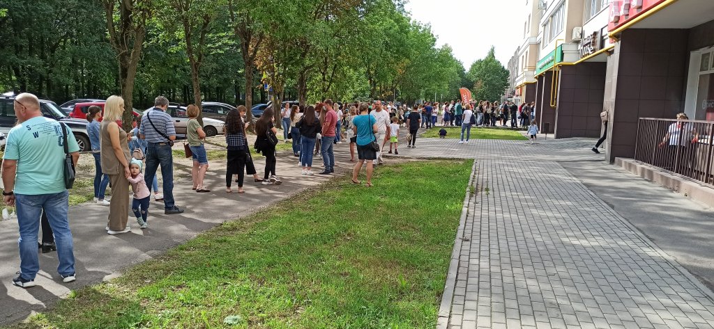 очередь за тестом.jpg очередь за тестом.jpg
