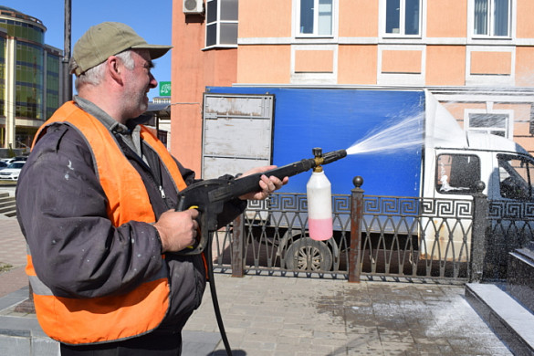 В Иванове помыли памятник Якову Гарелину